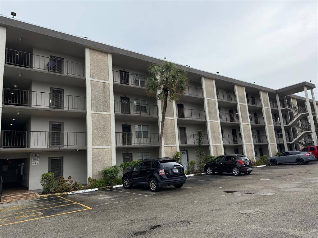 Lauderdale Lakes, FL 33313,4898 NW 29th Ct #409