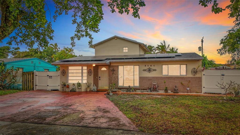 Hollywood, FL 33024,7141 Custer St