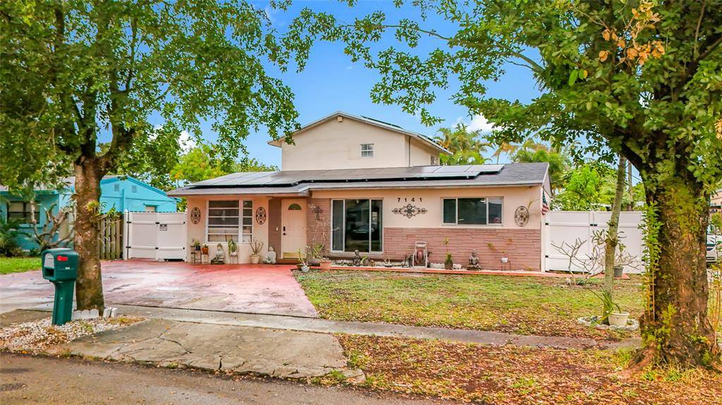 Hollywood, FL 33024,7141 Custer St