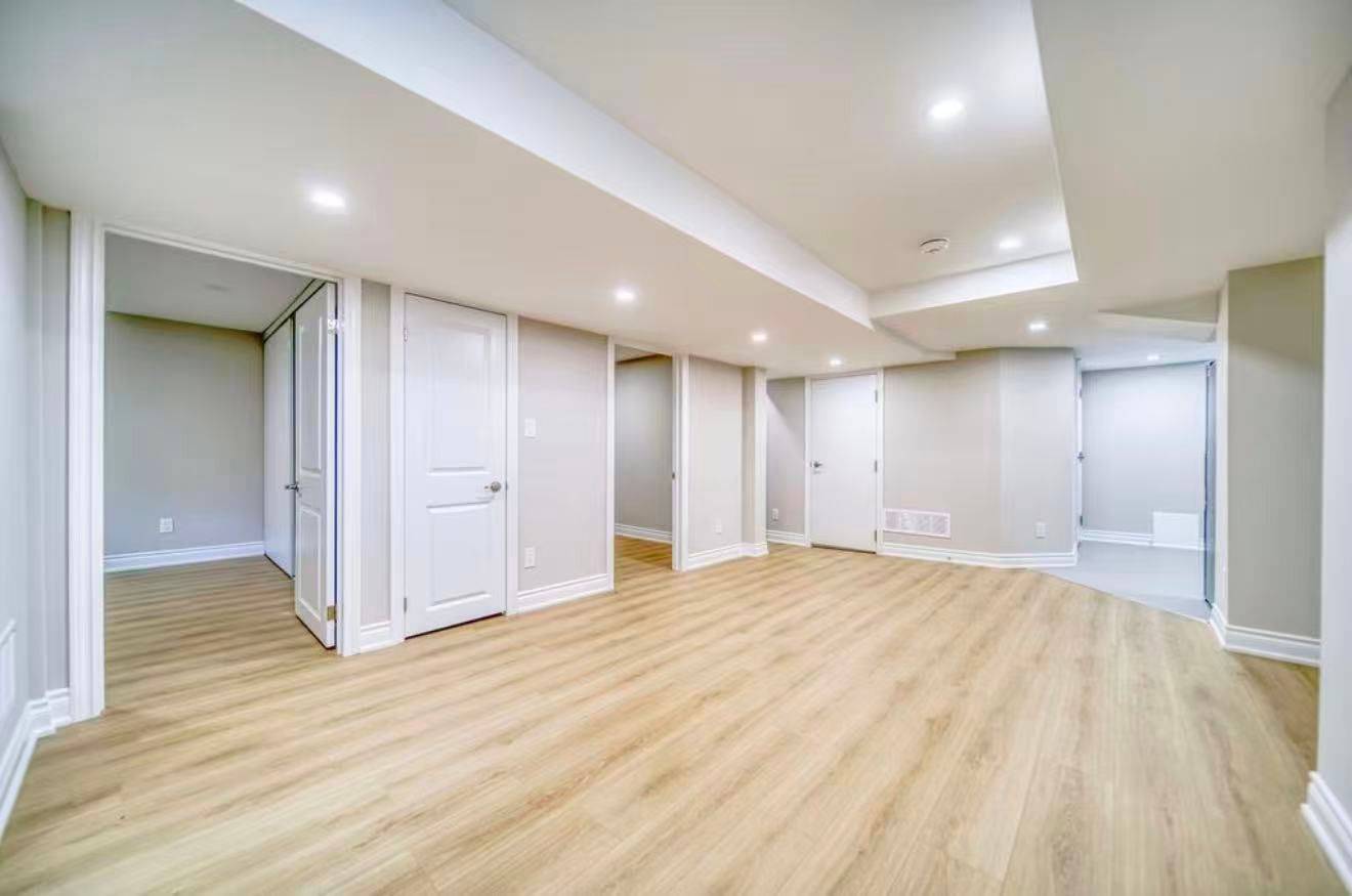 Richmond Hill, ON L4C 4L5,82 Oxford ST #Basement