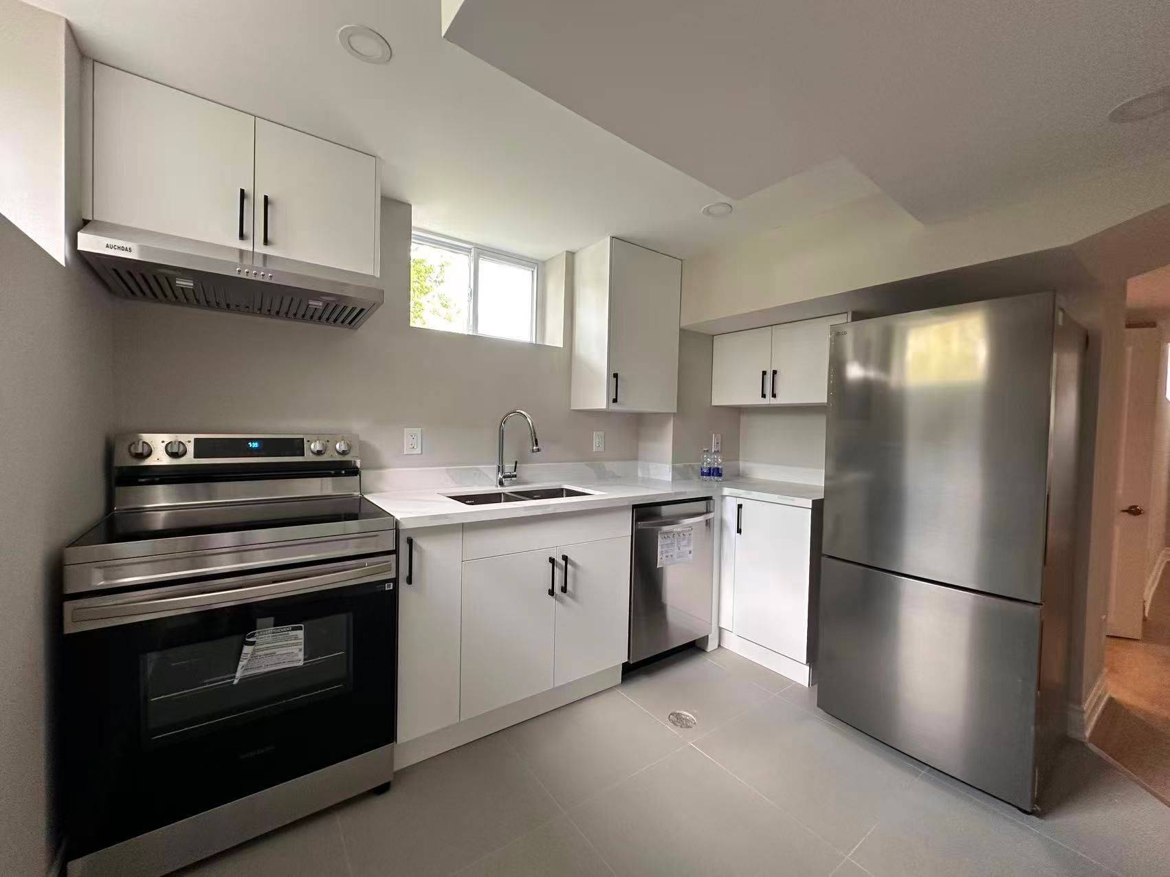 Richmond Hill, ON L4C 4L5,82 Oxford ST #Basement