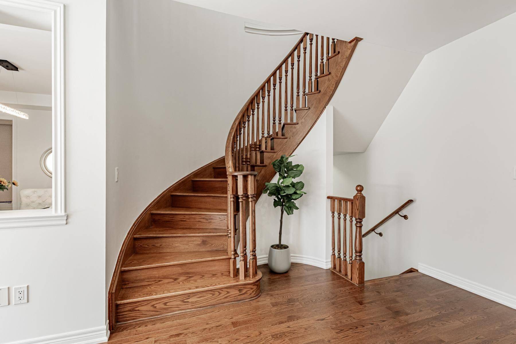 Vaughan, ON L4H 4V1,16 Nocturne AVE