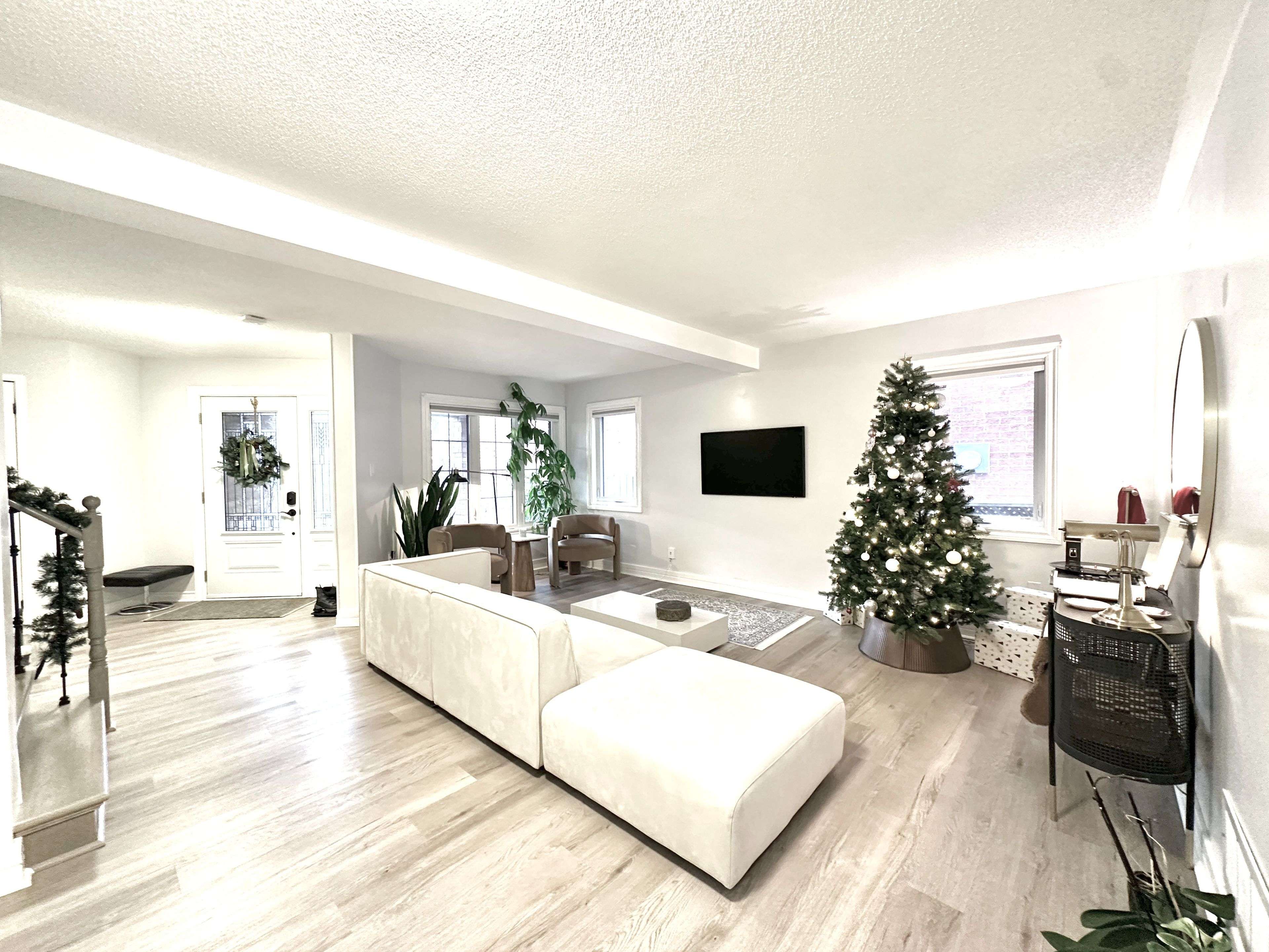 Bradford West Gwillimbury, ON L3Z 3B2,12 Roughley ST