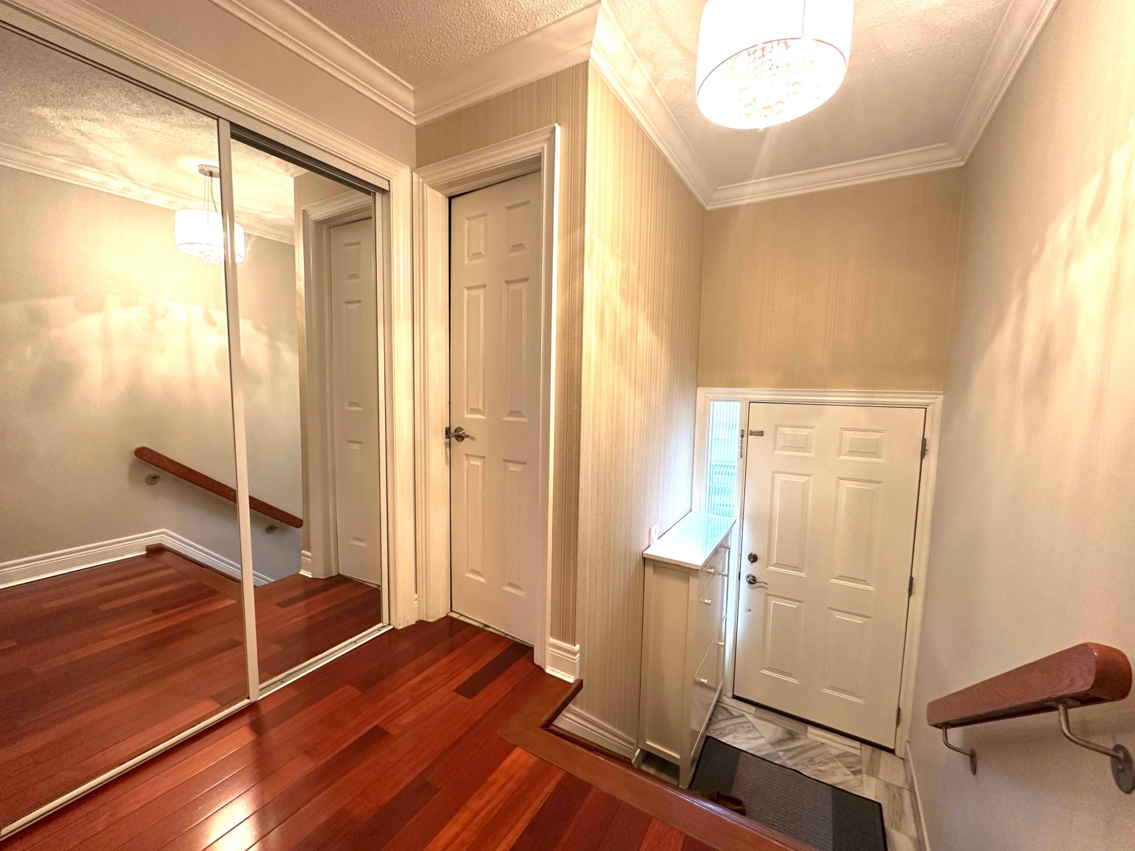 Mississauga, ON L5B 2P6,60 Hanson RD #40