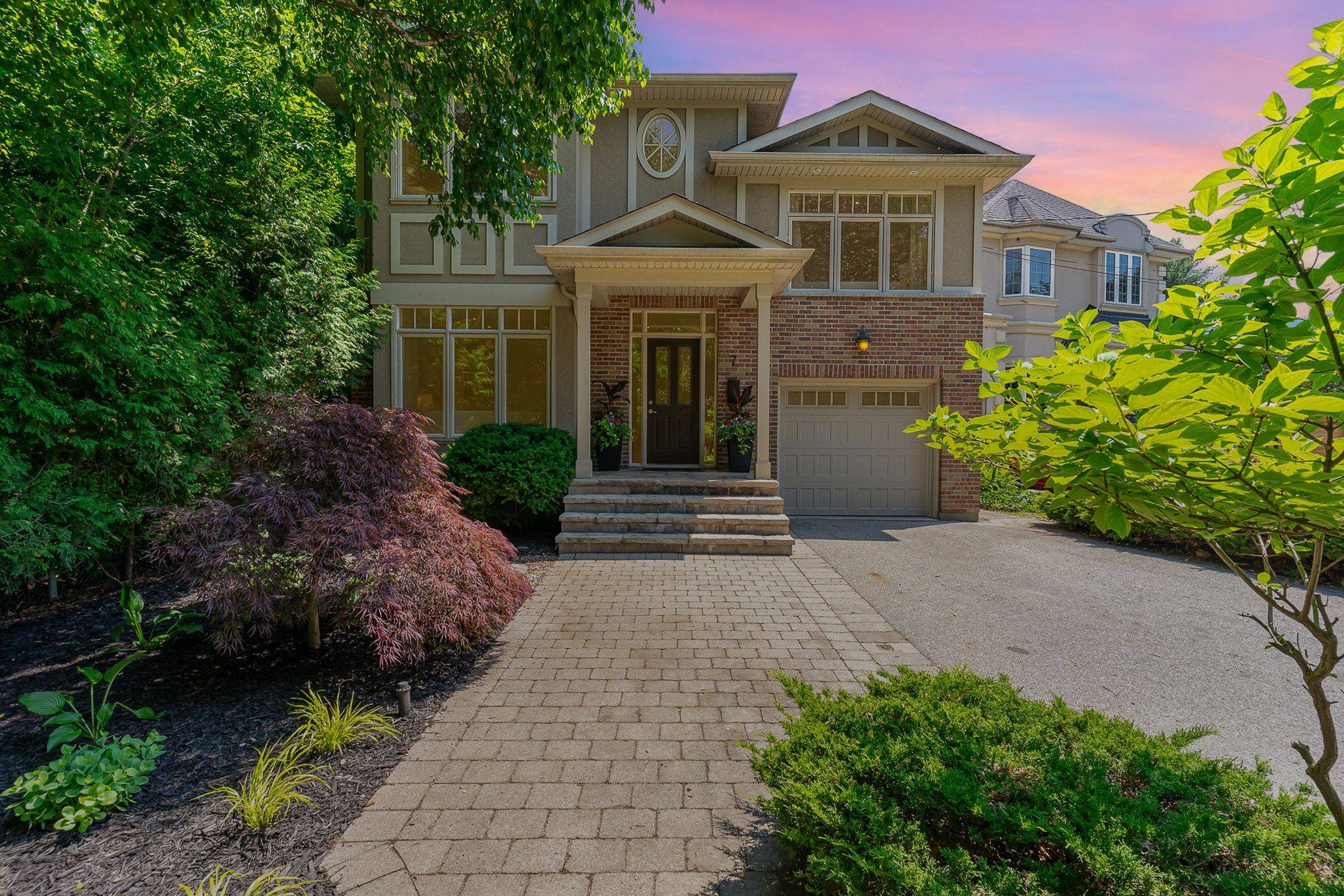 Toronto W07, ON M8Y 3Z4,7 Tizzard AVE