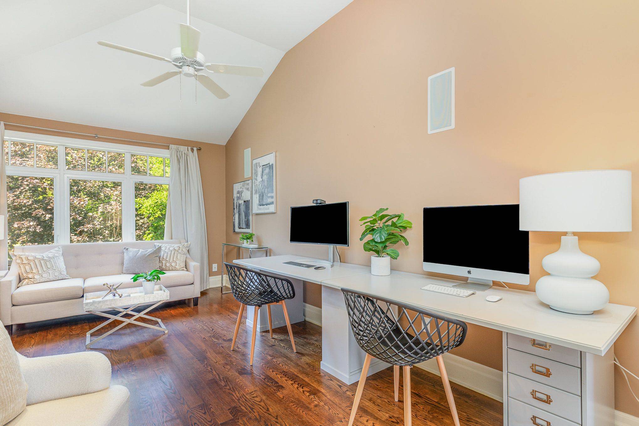 Toronto W07, ON M8Y 3Z4,7 Tizzard AVE