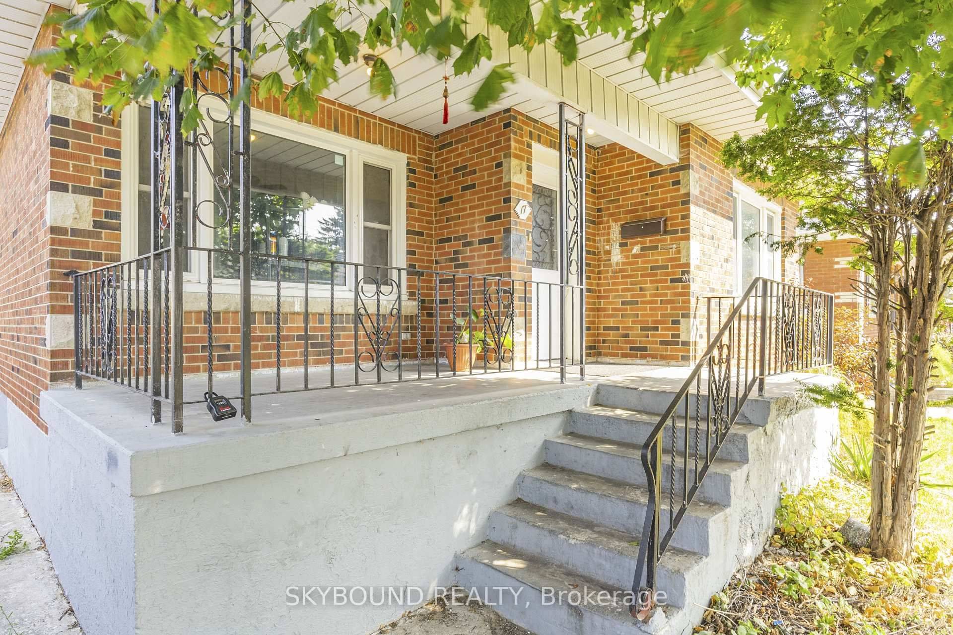 Brantford, ON N3R 1Z9,17 Henry ST