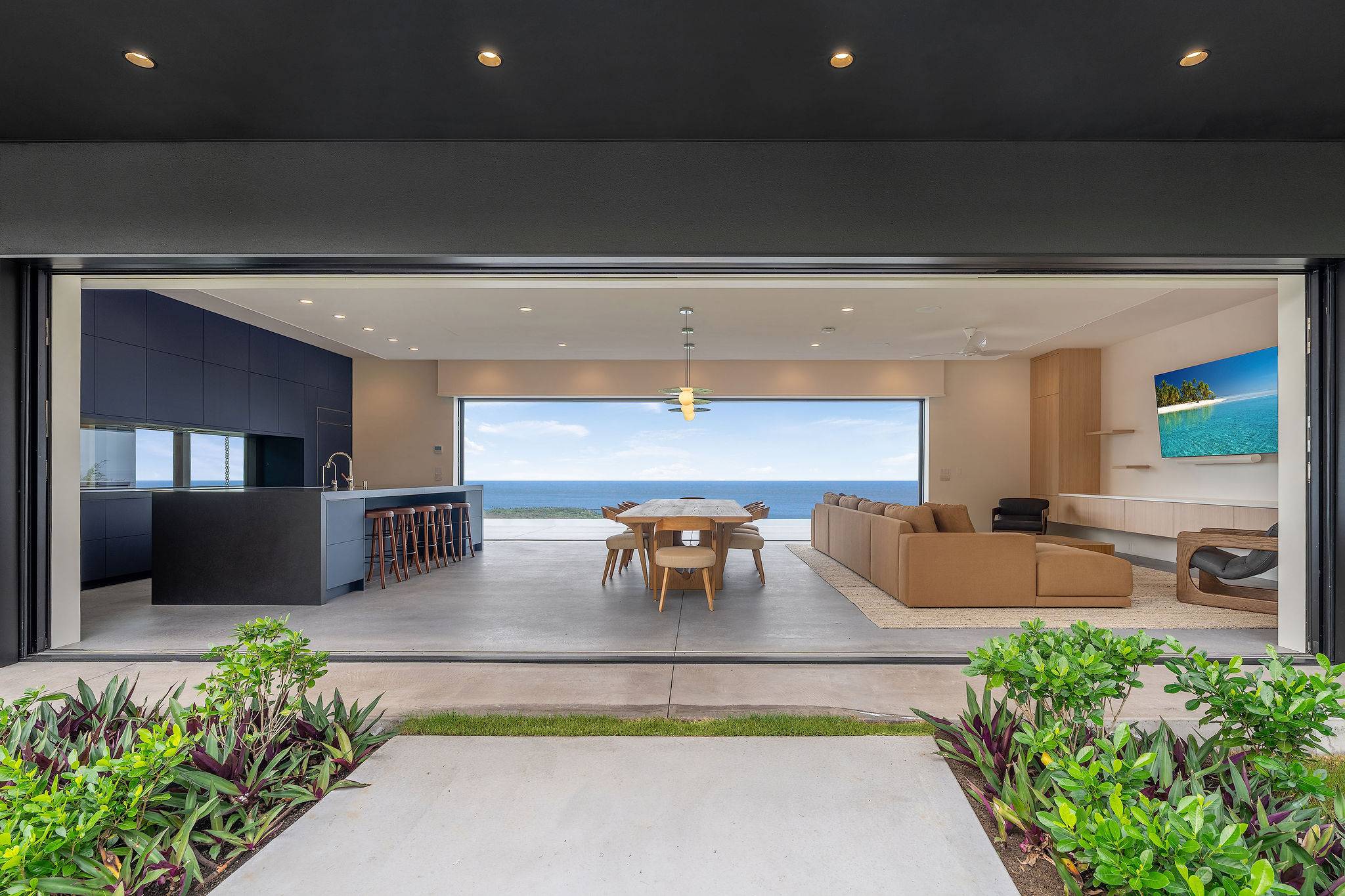 Captain Cook, HI 96704,82-5879 OLD GOVERNMENT MAIN RD