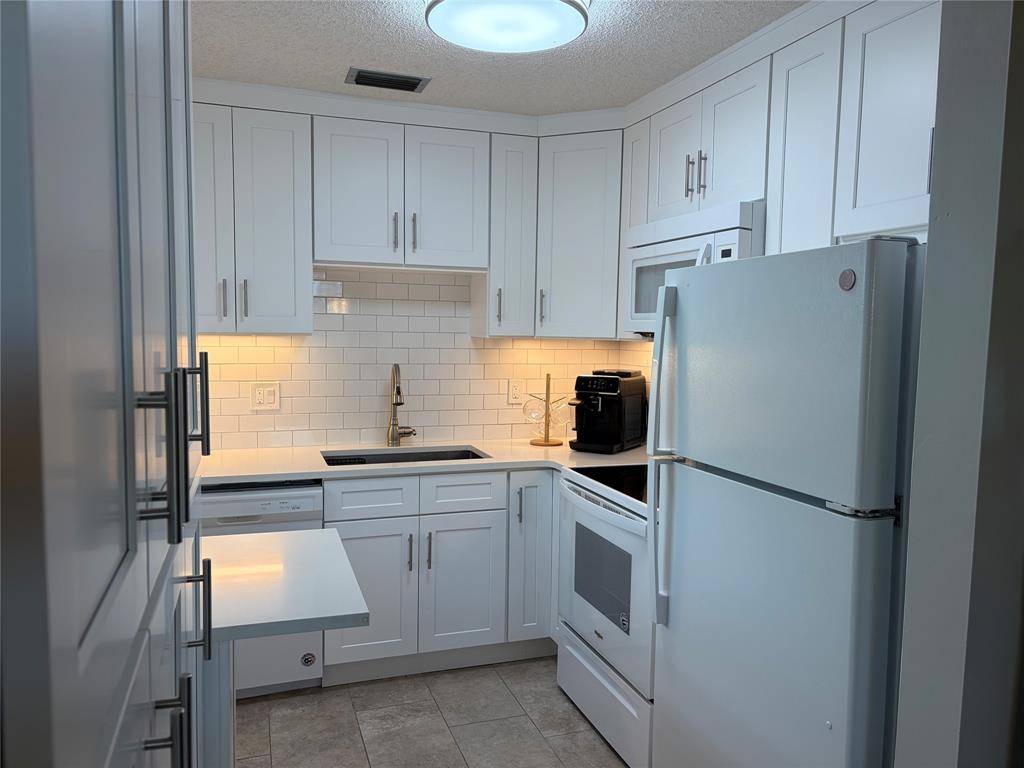 Vero Beach, FL 32962,34 Pine Arbor Ln #203