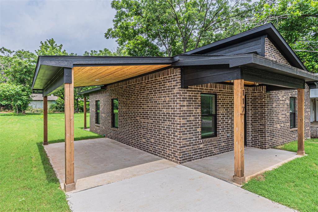 Denison, TX 75021,117 W Sears Street