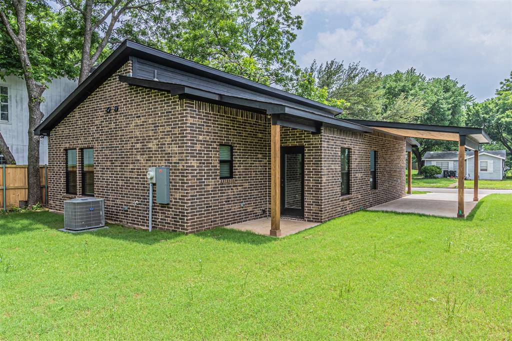 Denison, TX 75021,117 W Sears Street