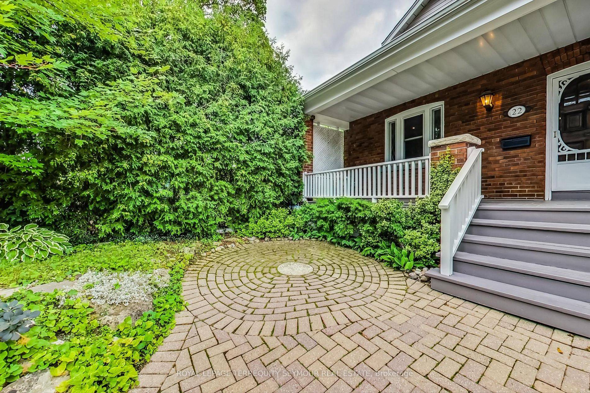 Toronto C10, ON M4S 2N9,22 Hadley RD