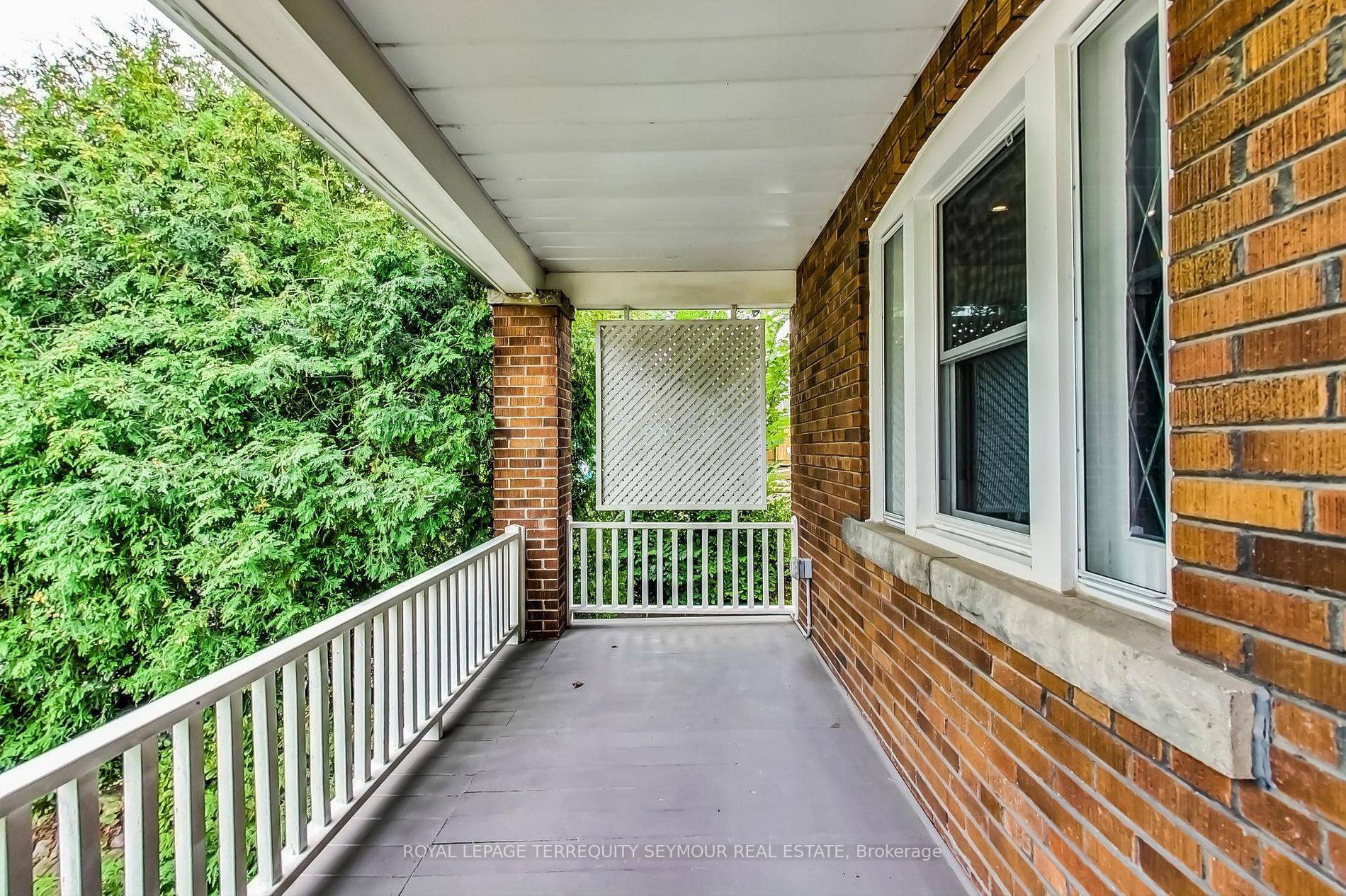 Toronto C10, ON M4S 2N9,22 Hadley RD