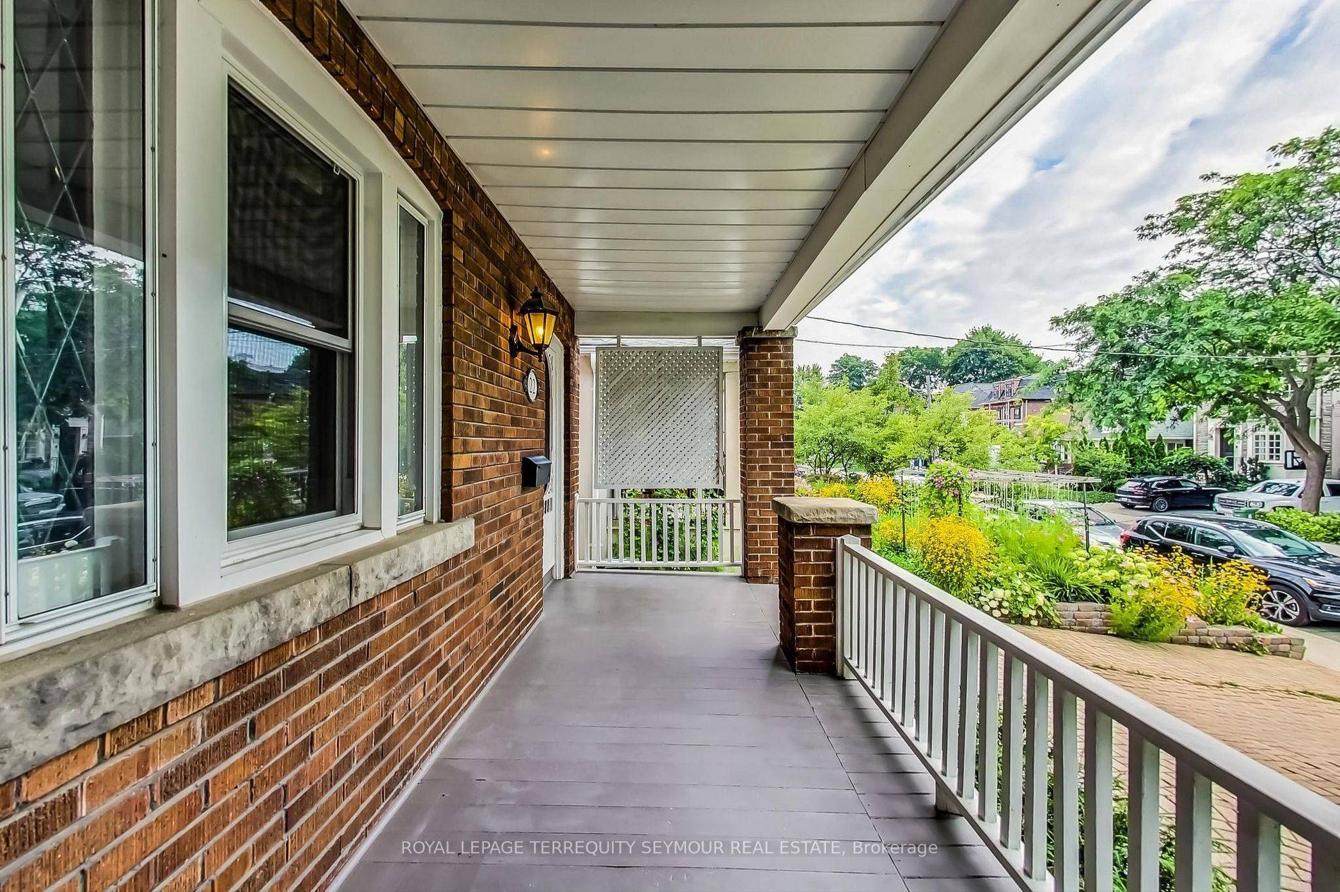 Toronto C10, ON M4S 2N9,22 Hadley RD