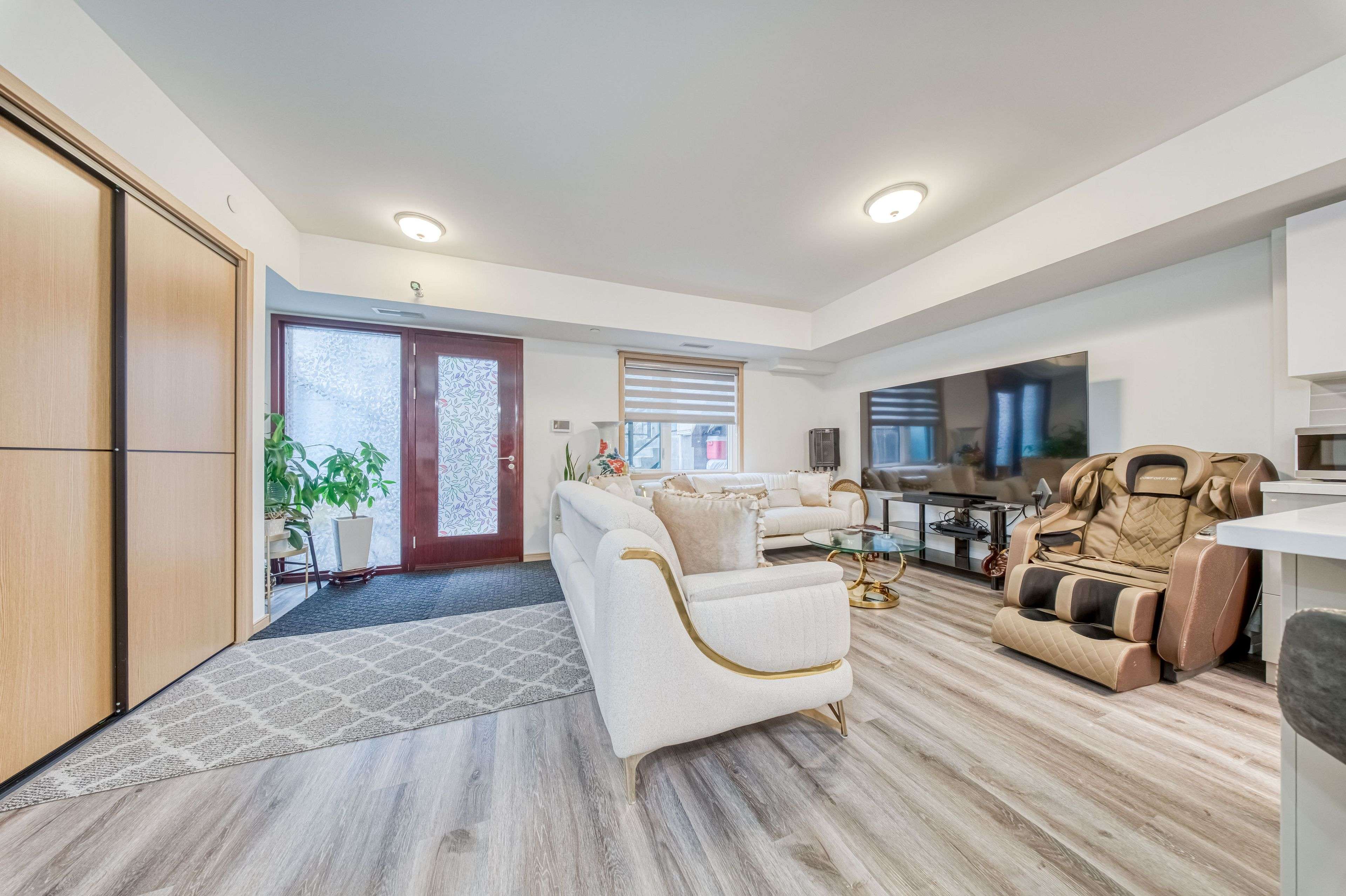 Toronto E05, ON M1W 0A9,50 Morecambe Gate #B107