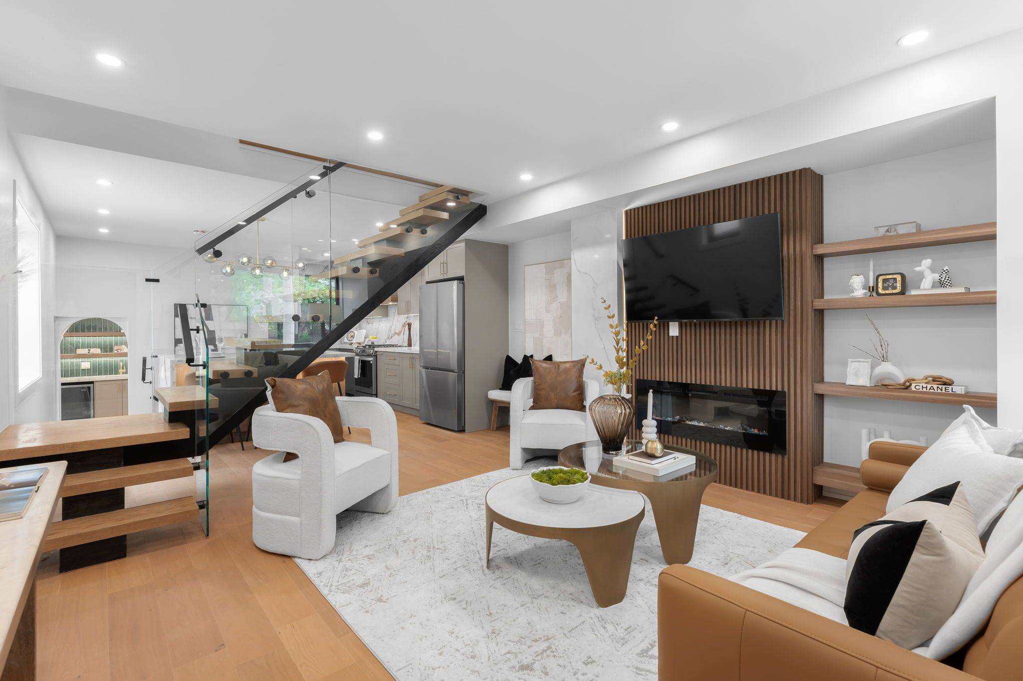 Toronto E03, ON M4C 2E9,853 Sammon AVE