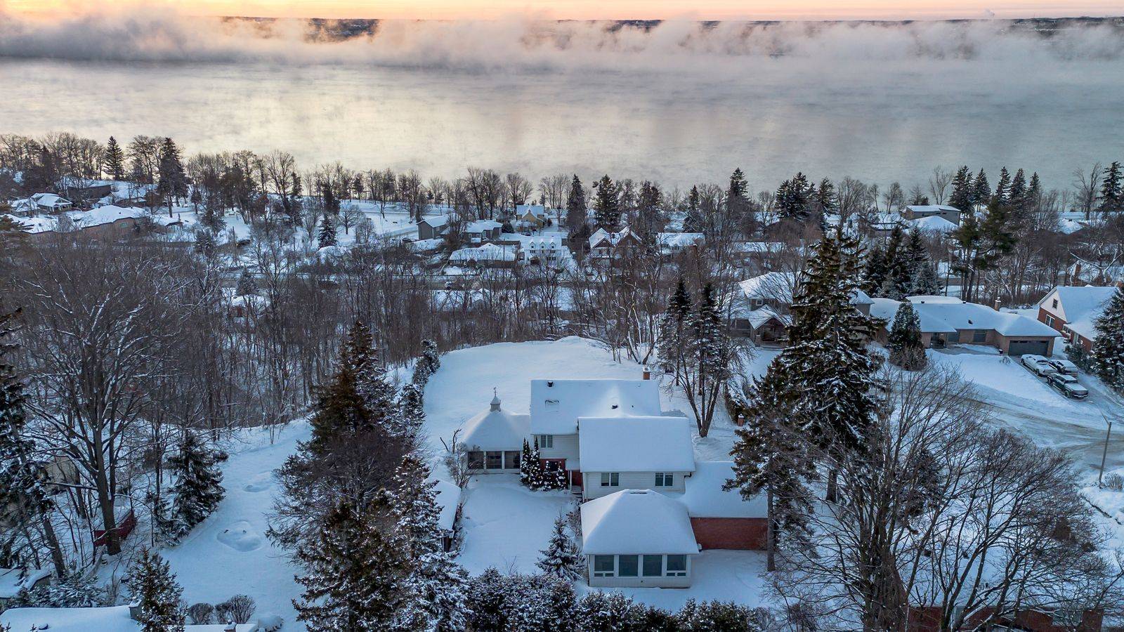 Barrie, ON L4M 5M3,150 Collingwood ST