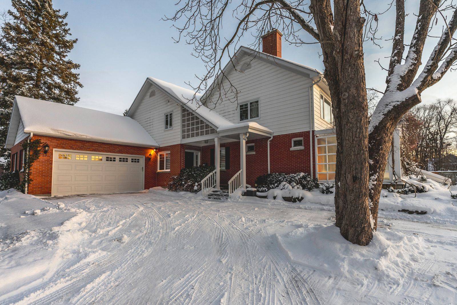 Barrie, ON L4M 5M3,150 Collingwood ST