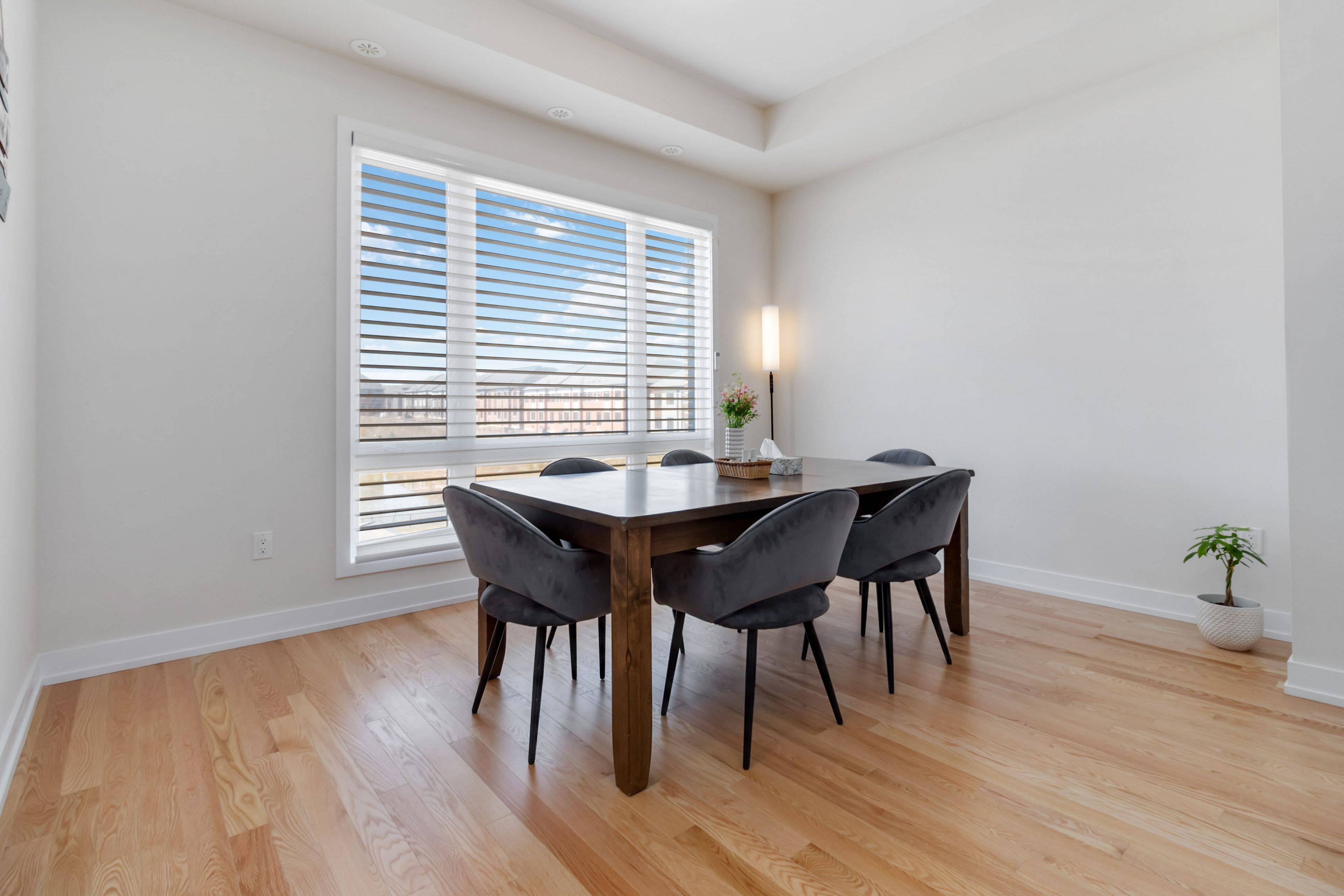 Oakville, ON L6H 7Z4,3051 Meadowridge DR