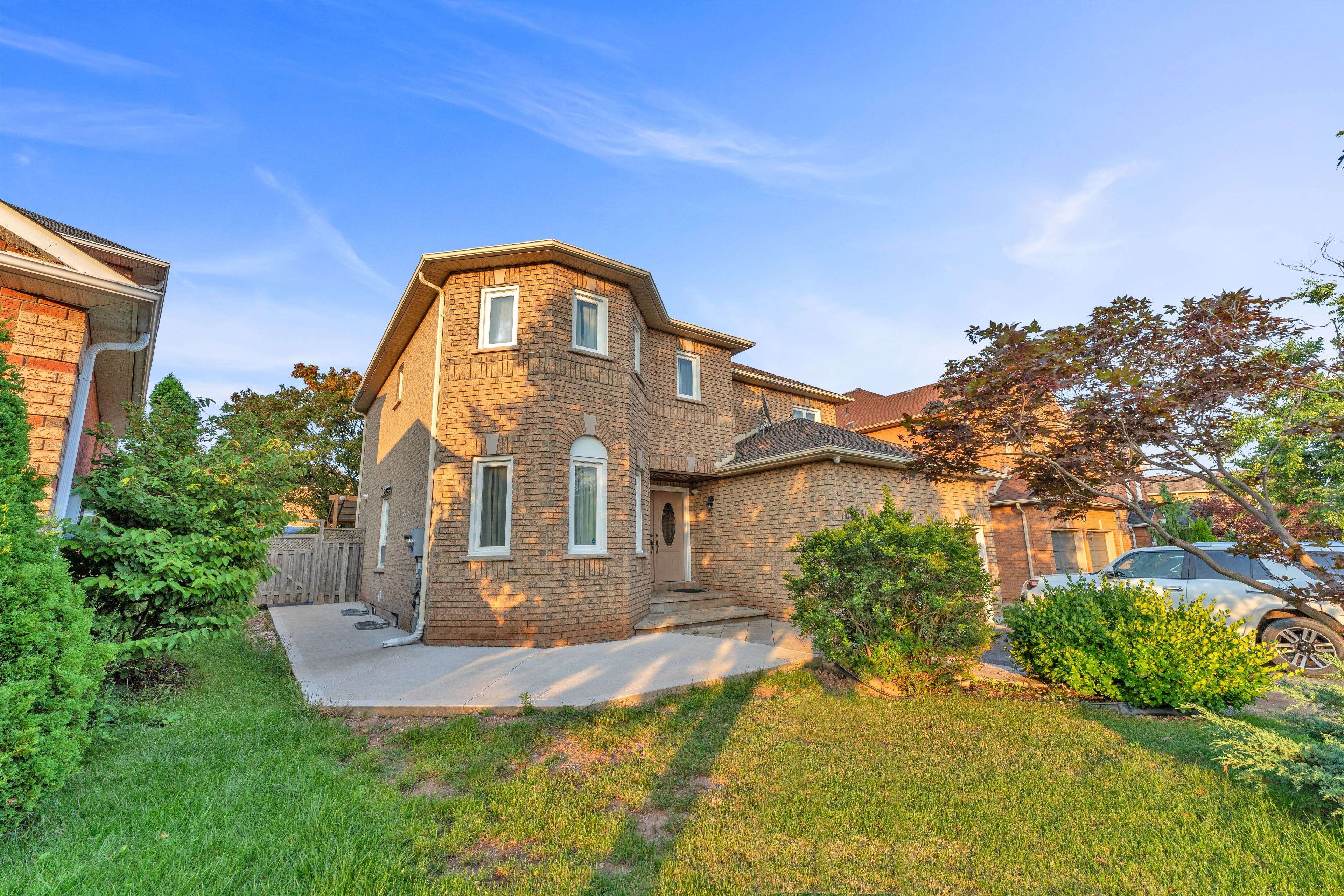 Oakville, ON L6H 6A9,2255 Grand Ravine DR #Bsmt