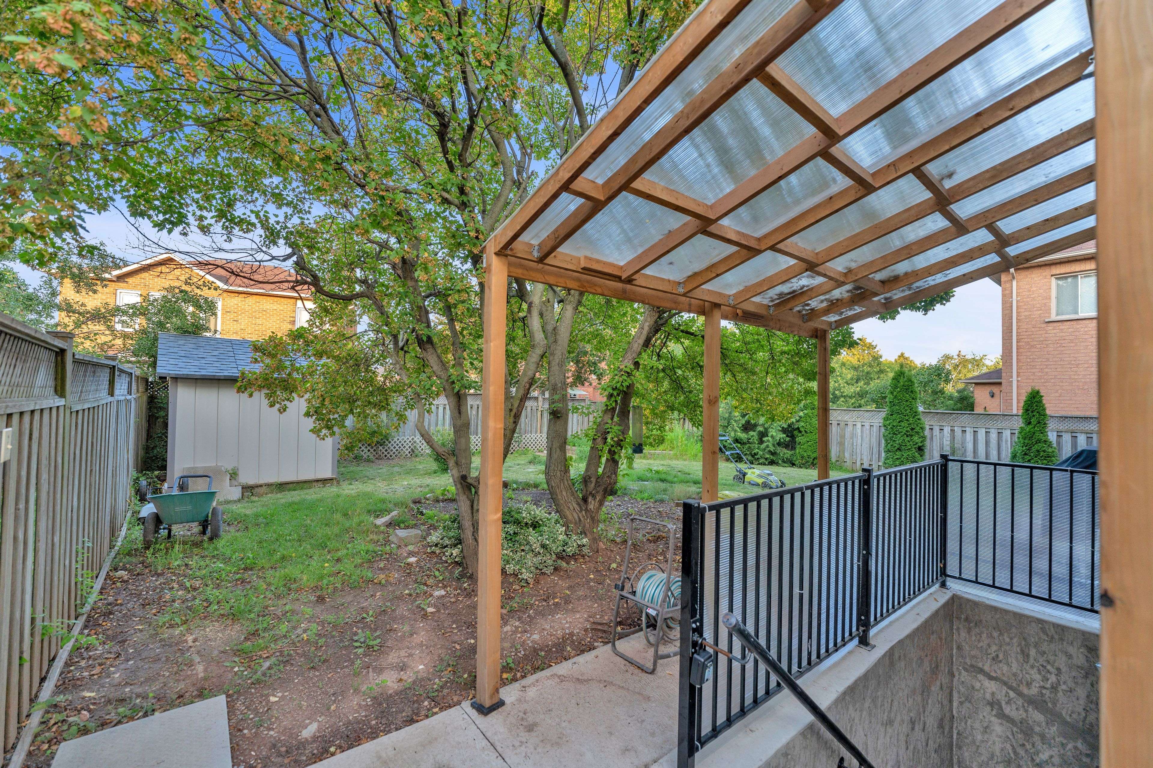 Oakville, ON L6H 6A9,2255 Grand Ravine DR #Bsmt