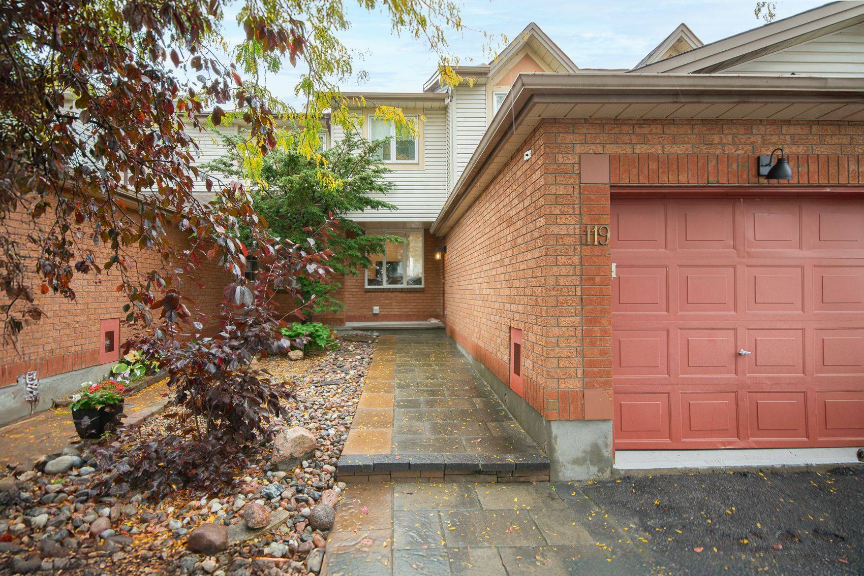 Kanata, ON K2V 1B1,119 Kincardine DR