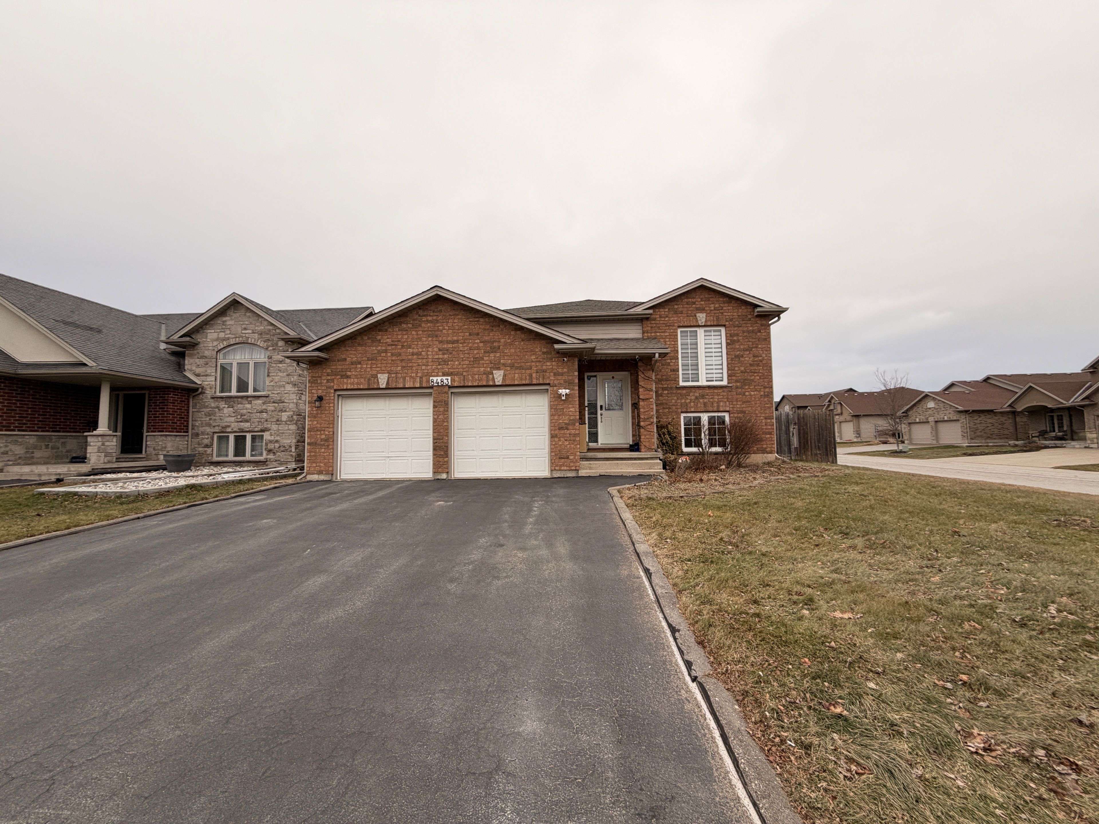 Niagara Falls, ON L2H 0B5,8483 GLAVCIC DR