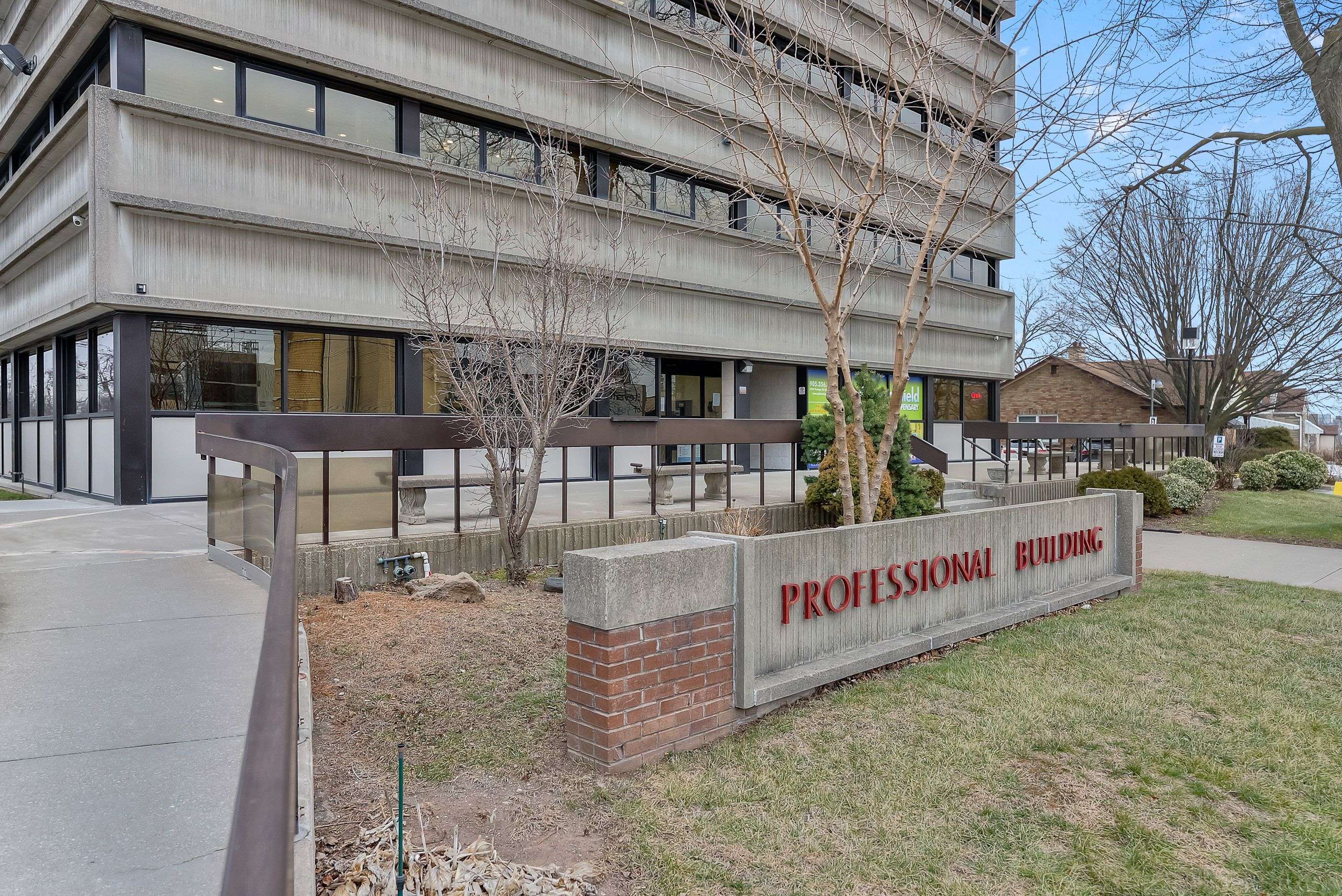 Niagara Falls, ON L2G 5X7,5400 Portage RD #603-604