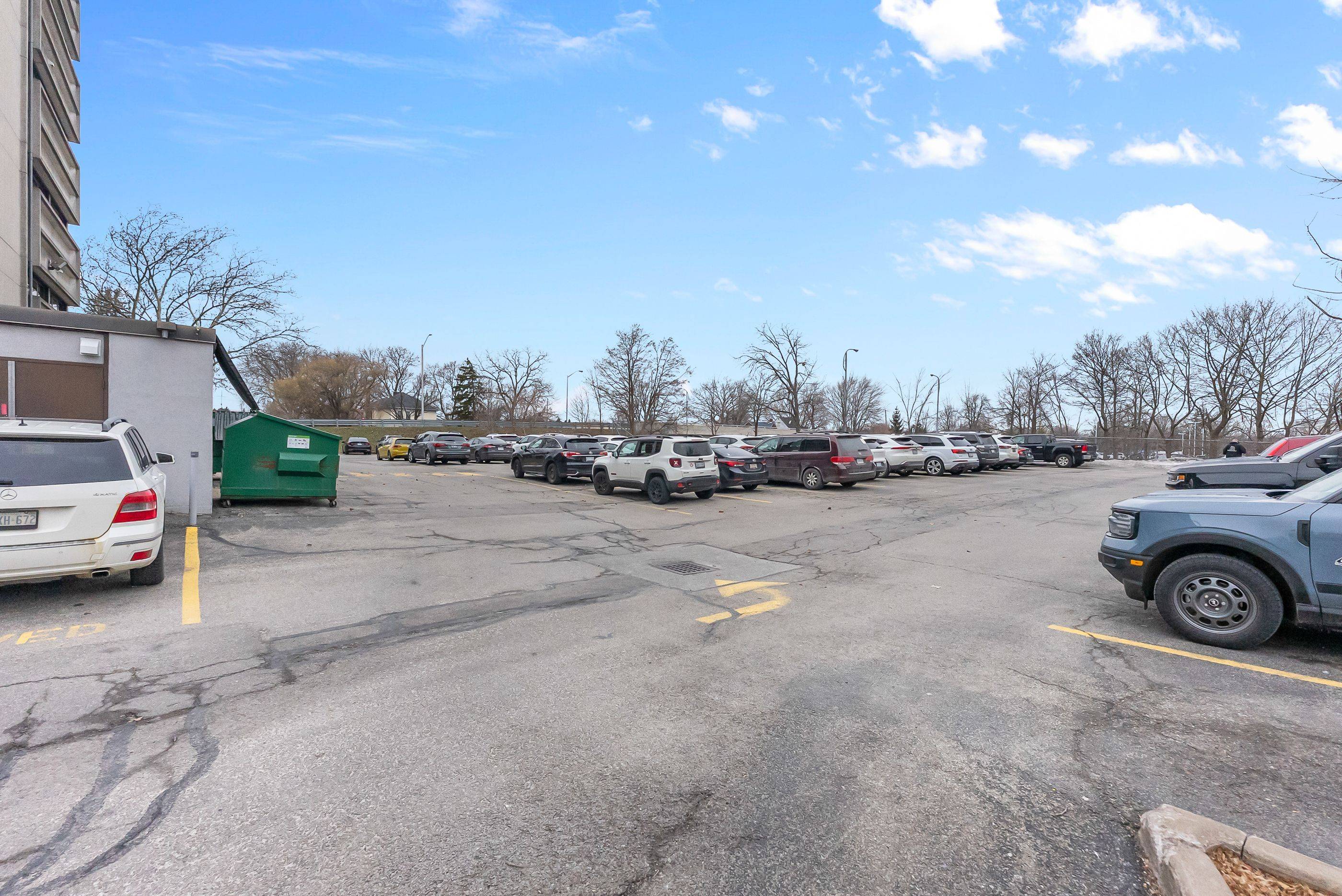 Niagara Falls, ON L2G 5X7,5400 Portage RD #603-604