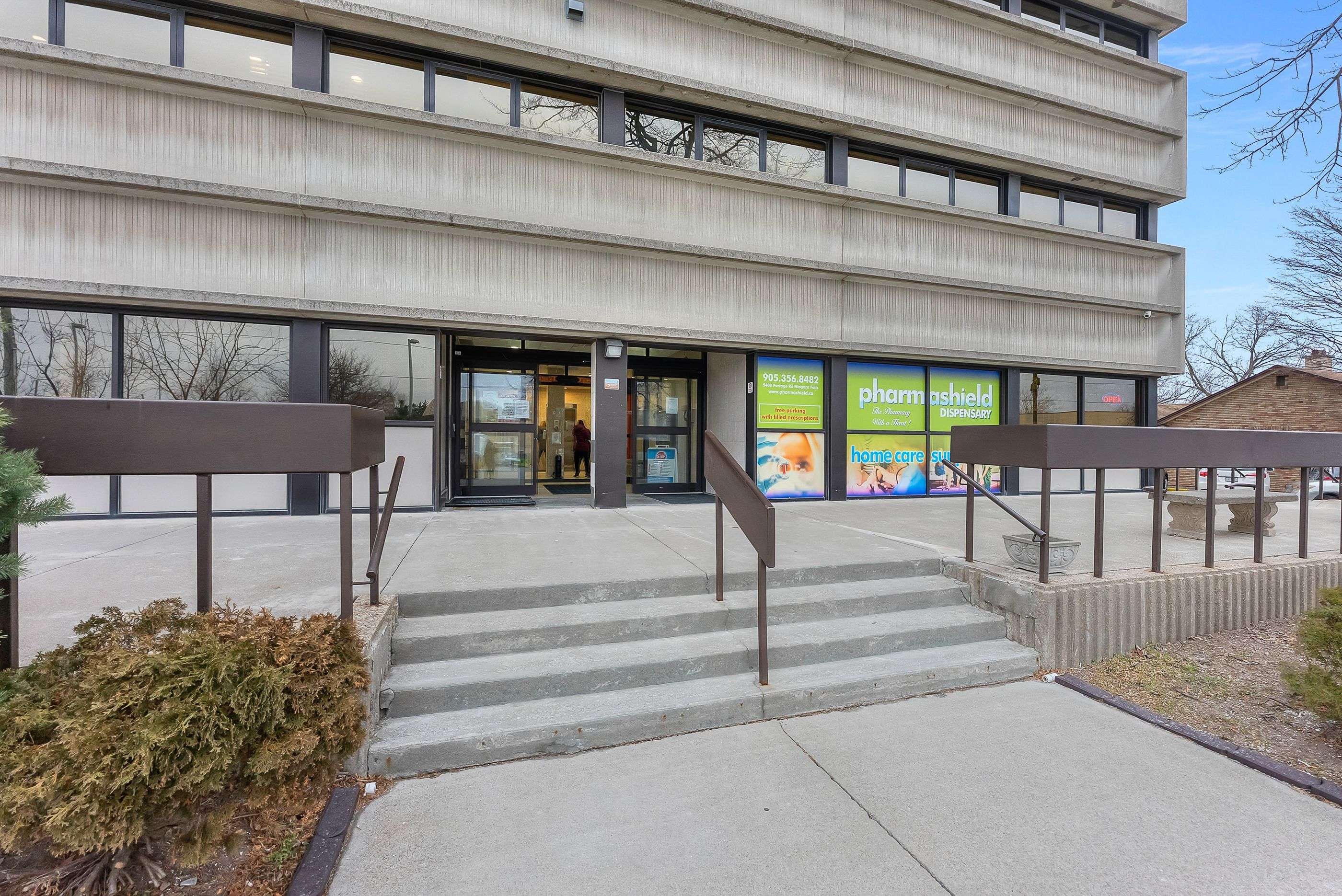 Niagara Falls, ON L2G 5X7,5400 Portage RD #603-604