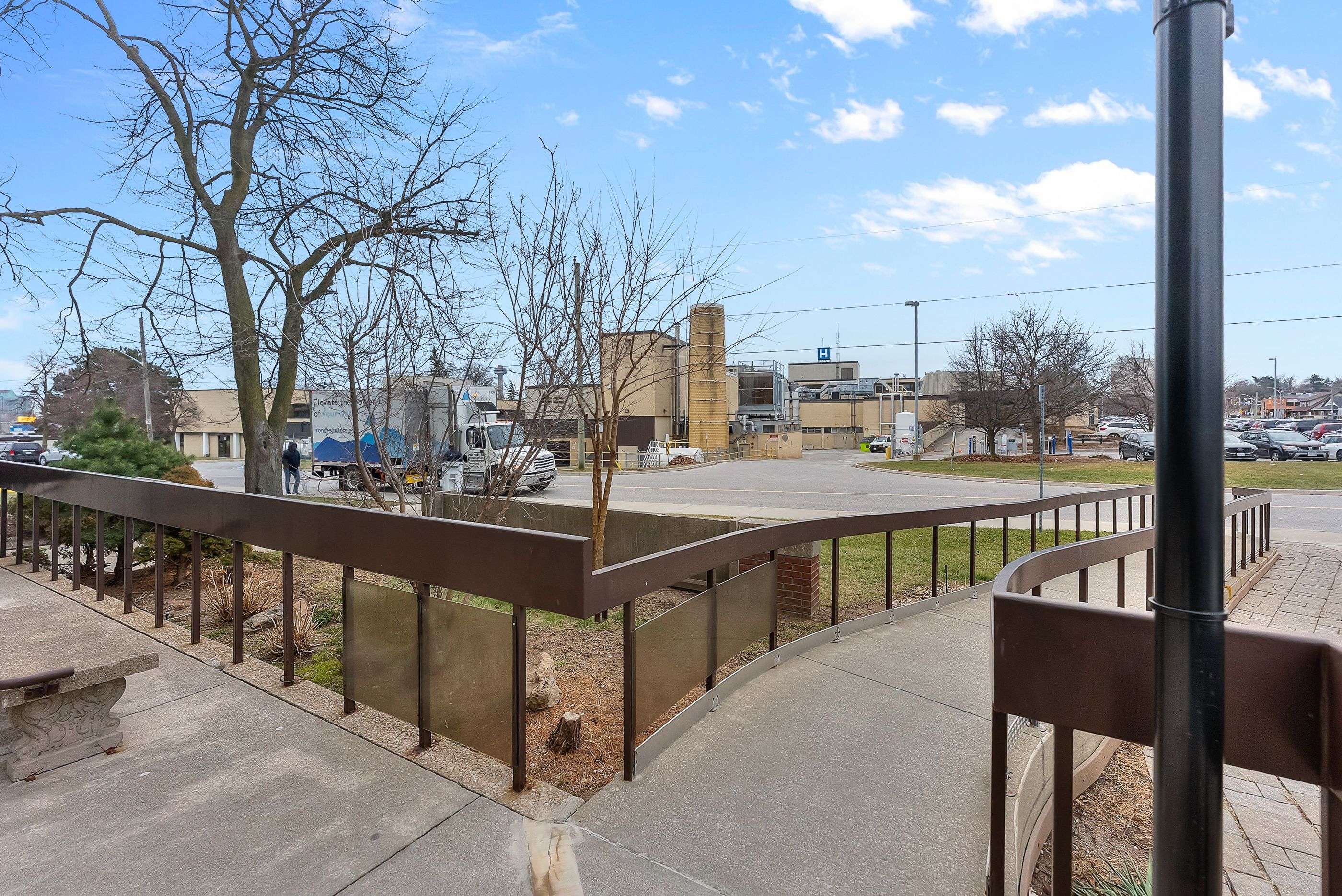 Niagara Falls, ON L2G 5X7,5400 Portage RD #603-604