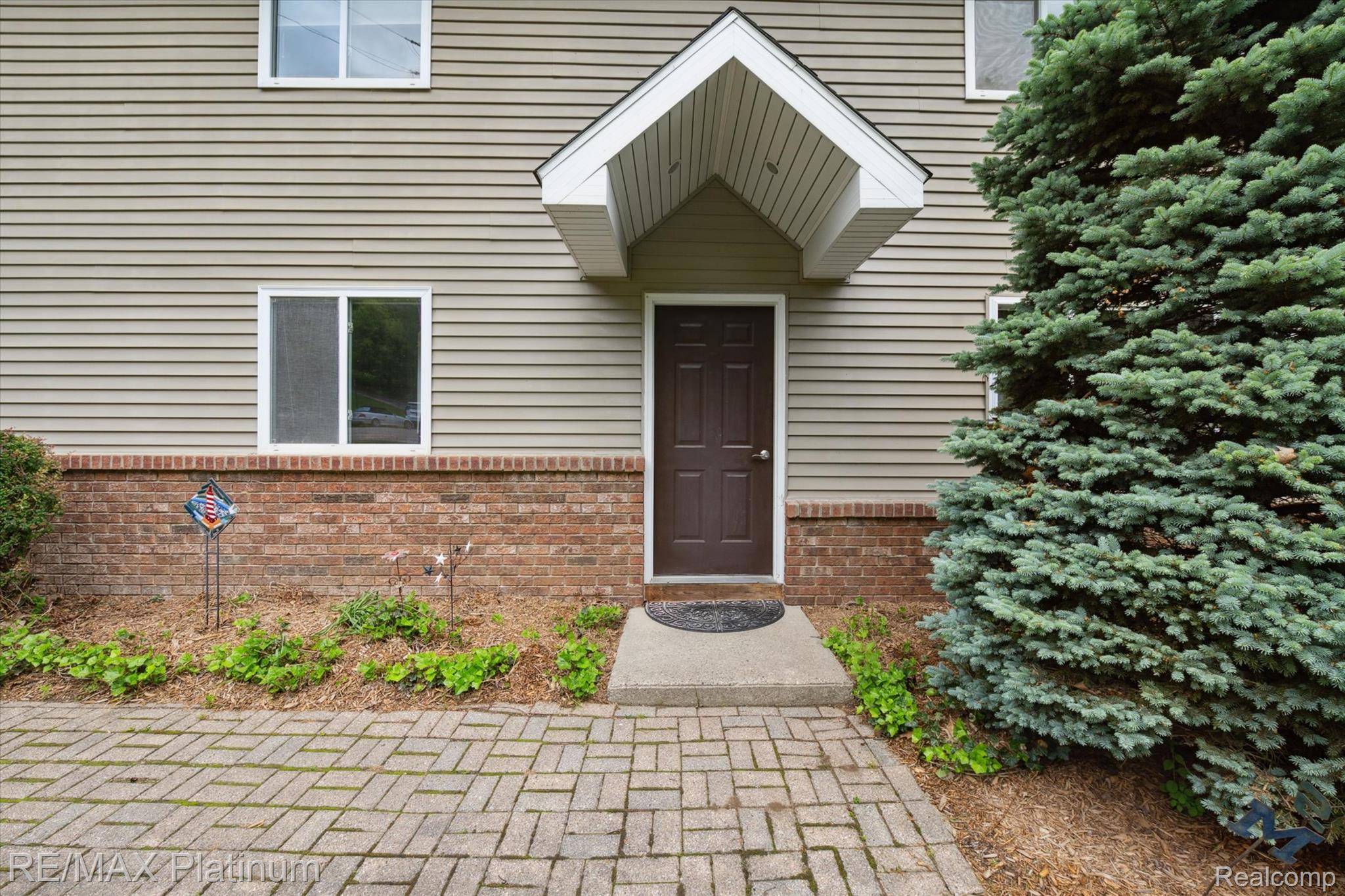 Pinckney, MI 48169,11520 WEIMAN DR