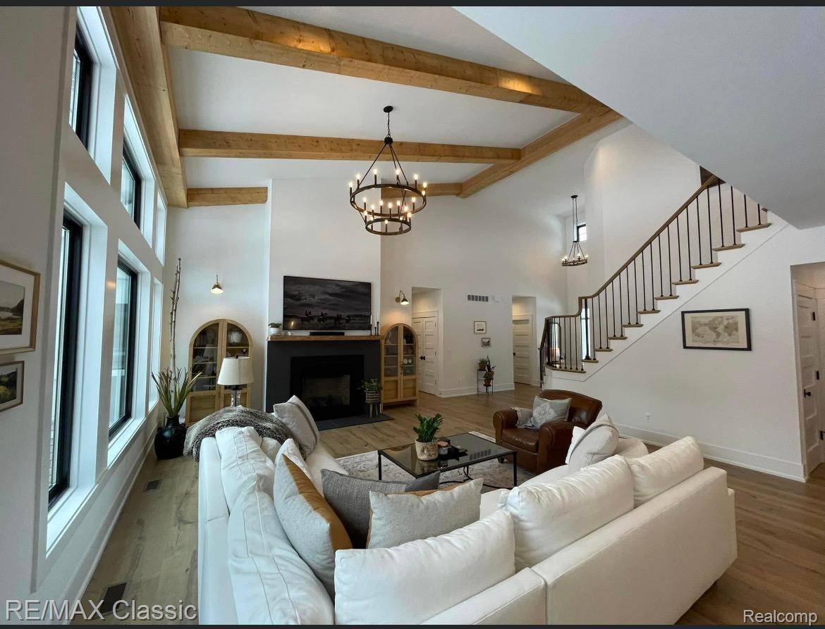 Milford, MI 48381,828 N Main