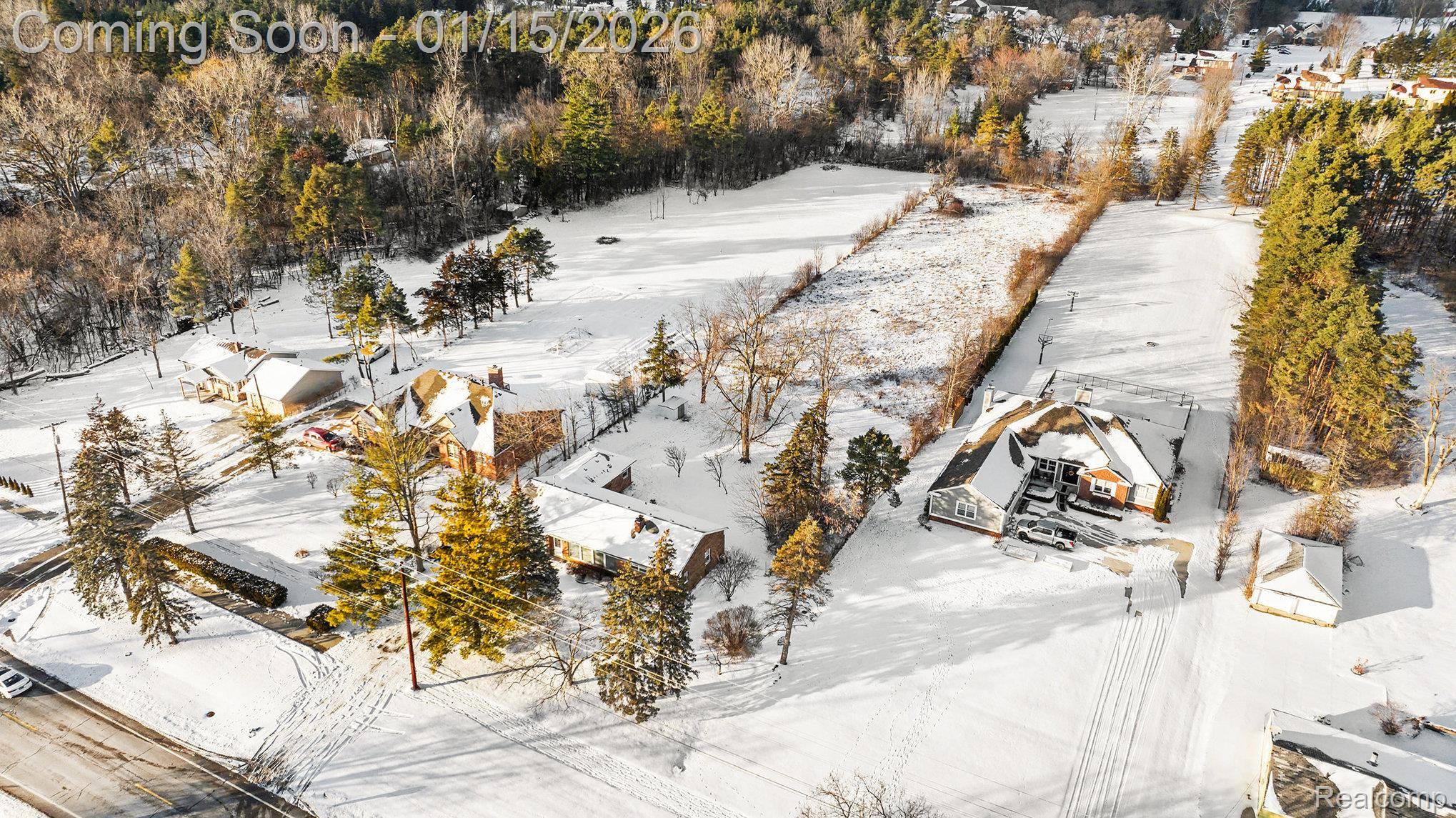 Troy, MI 48085,835 E Square Lake RD