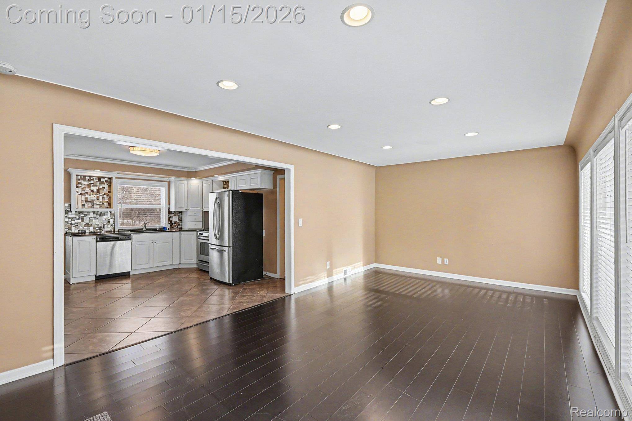 Troy, MI 48085,835 E Square Lake RD