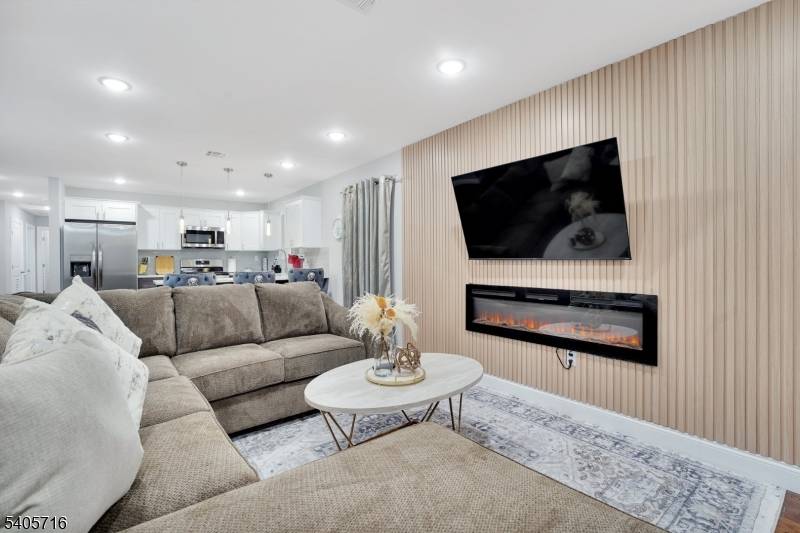 Newark City, NJ 07103,225 S 9Th St  Apt 2