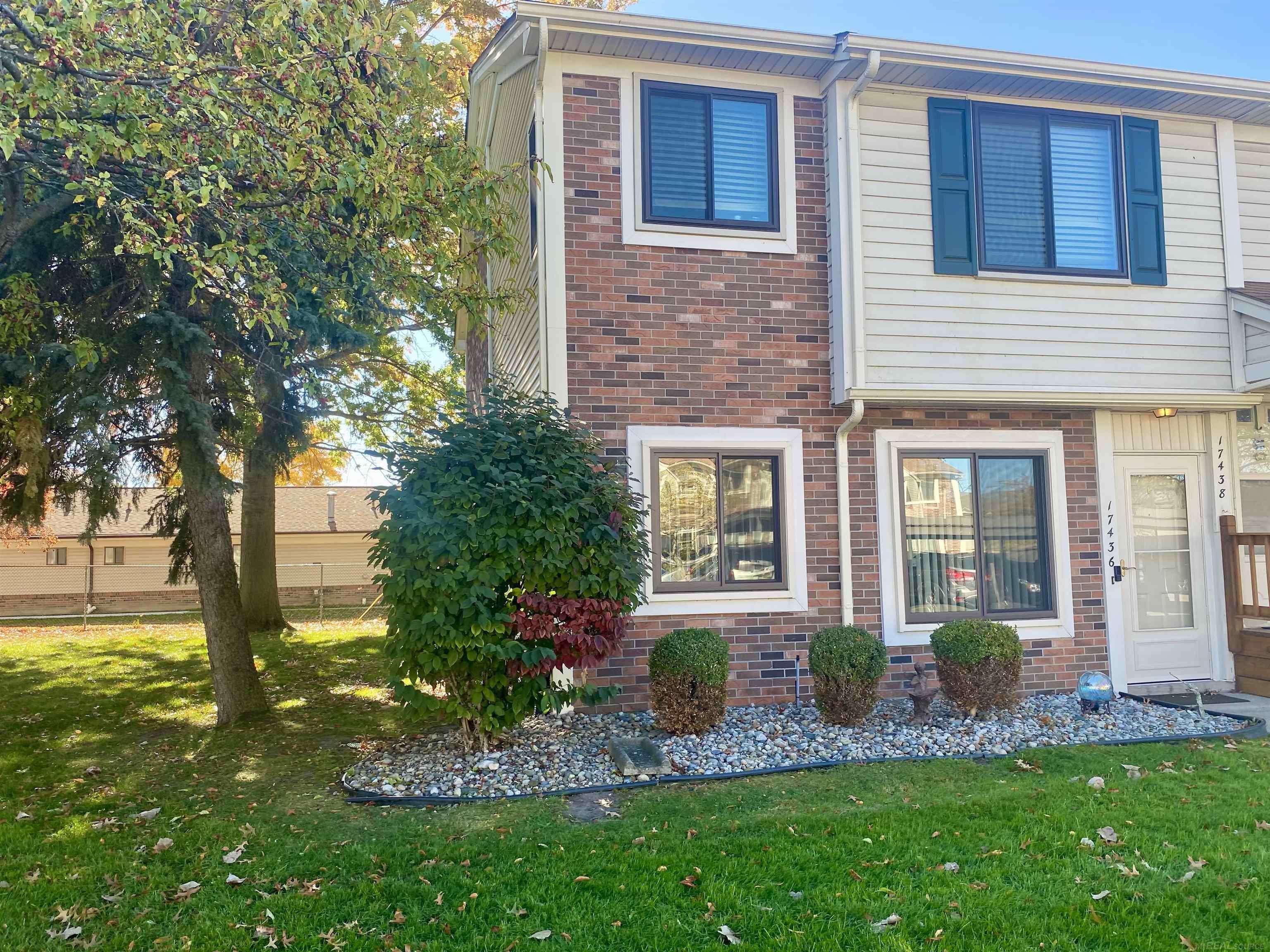 Roseville, MI 48066,17436 Utica Oaks LN