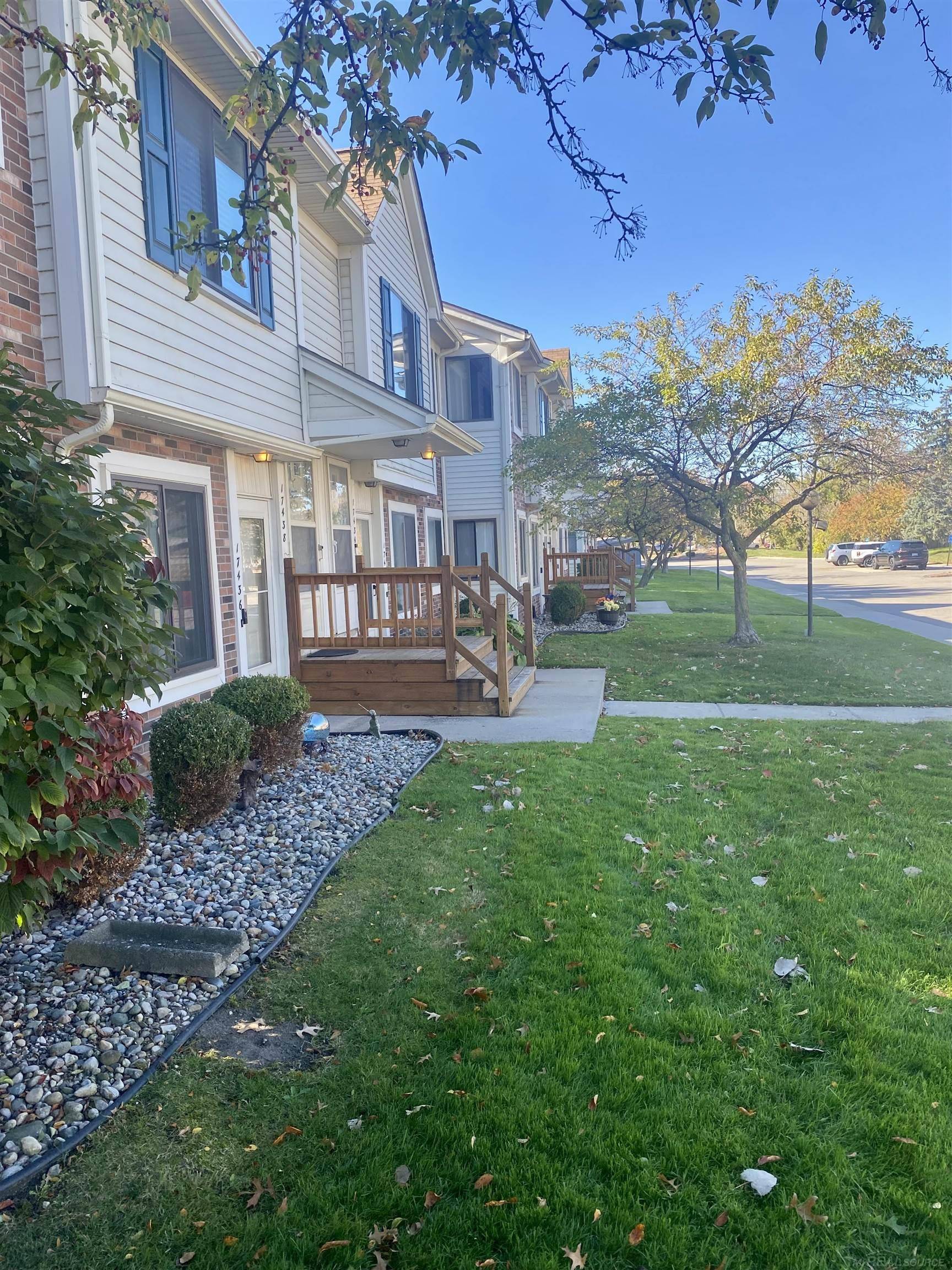 Roseville, MI 48066,17436 Utica Oaks LN