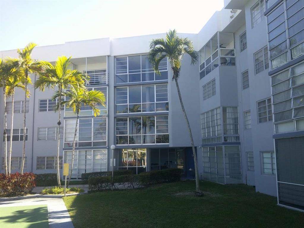 Miami, FL 33179,877 NE 195th St #217