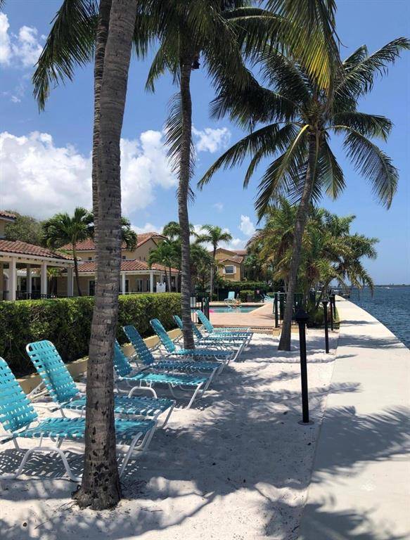 West Palm Beach, FL 33403,1040 Lake Shore Dr #206