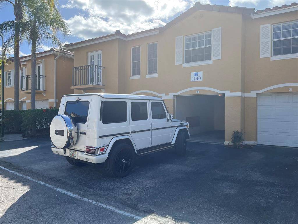 West Palm Beach, FL 33403,1040 Lake Shore Dr #206