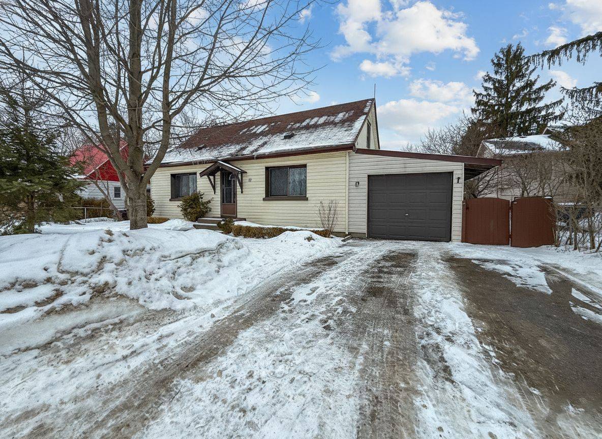 Essa, ON L0M 1B0,11 Centre ST