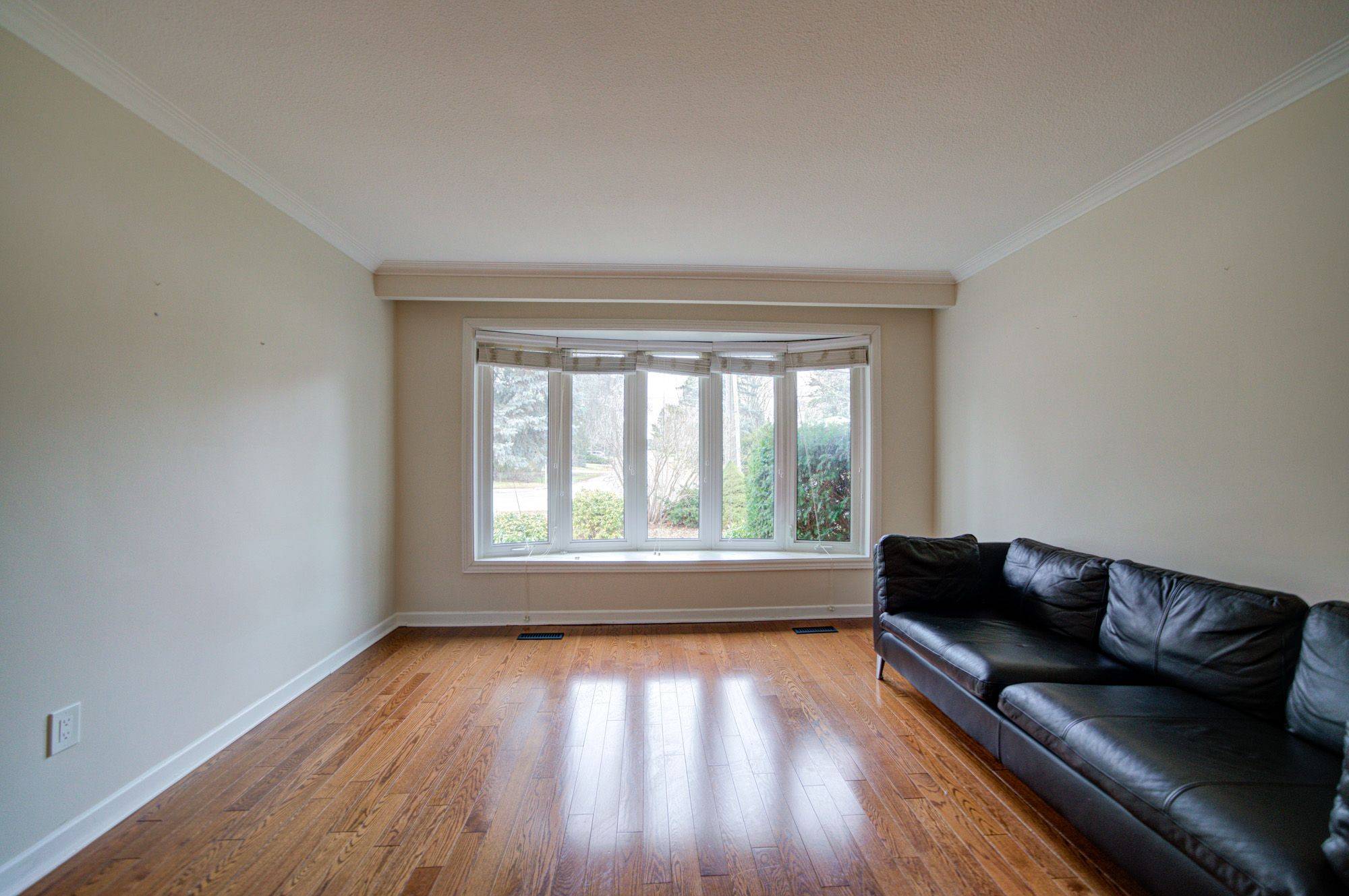 Mississauga, ON L5G 2G3,268 Mineola RD E