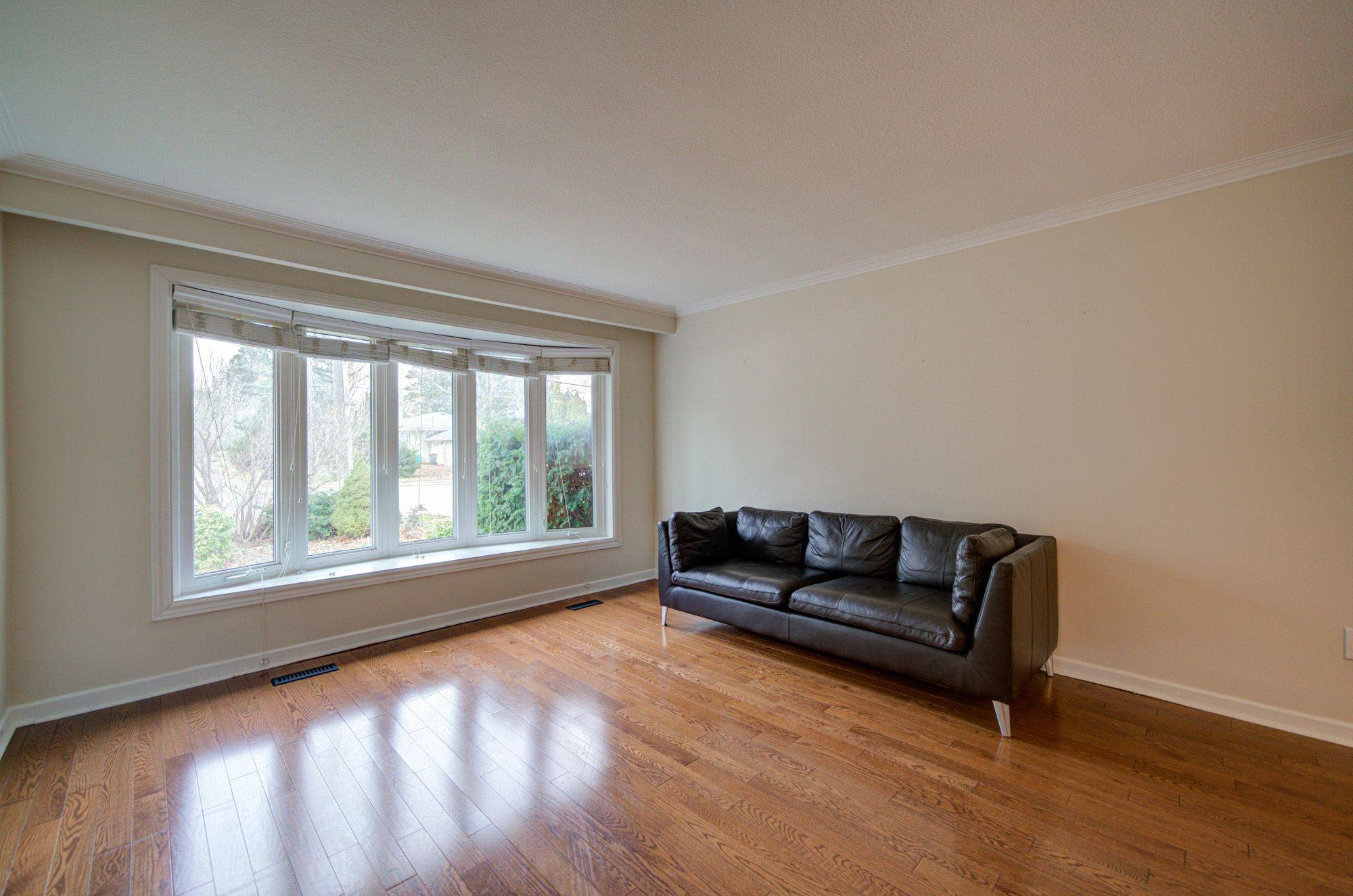 Mississauga, ON L5G 2G3,268 Mineola RD E