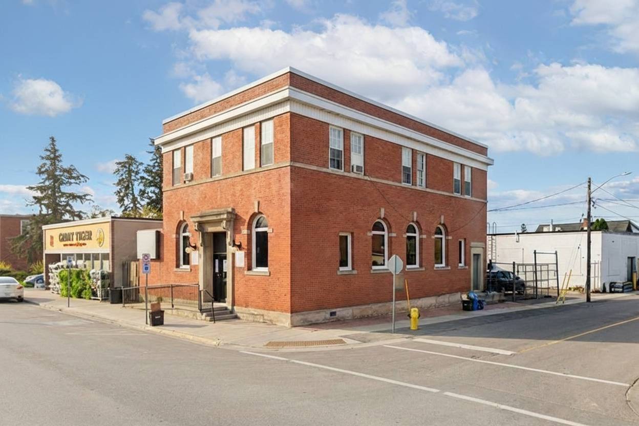 Haldimand, ON N0A 1H0,19 King ST W