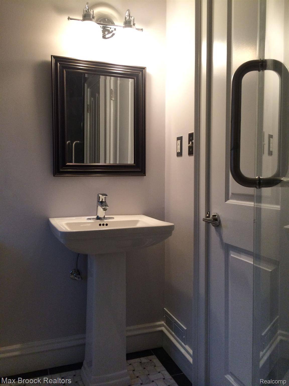 Birmingham, MI 48009,115 E LINCOLN ST