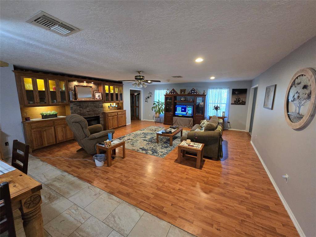 Warren, TX 77663,1014 W Wildwood Drive