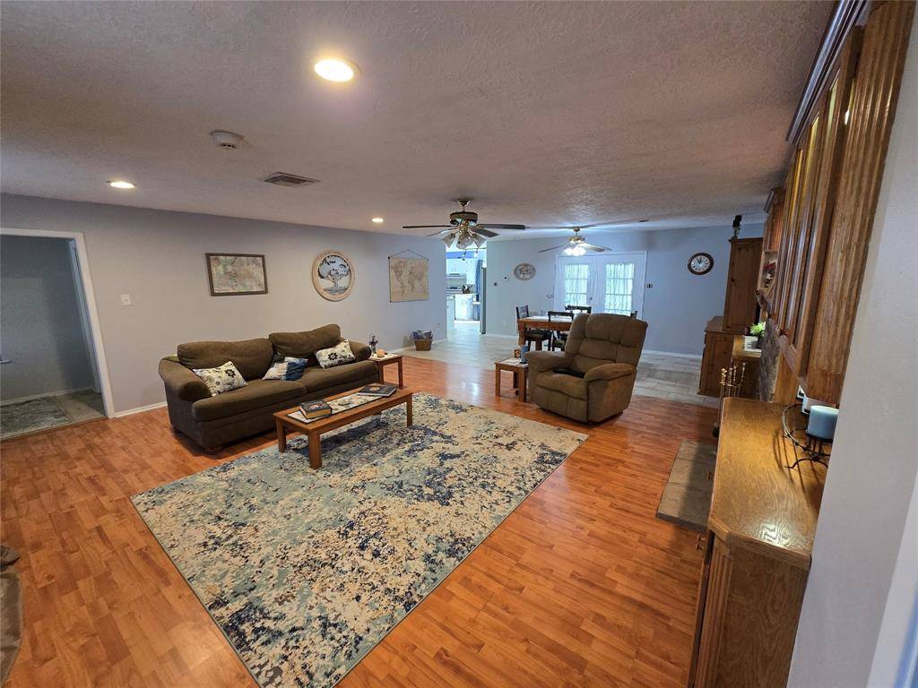 Warren, TX 77663,1014 W Wildwood Drive