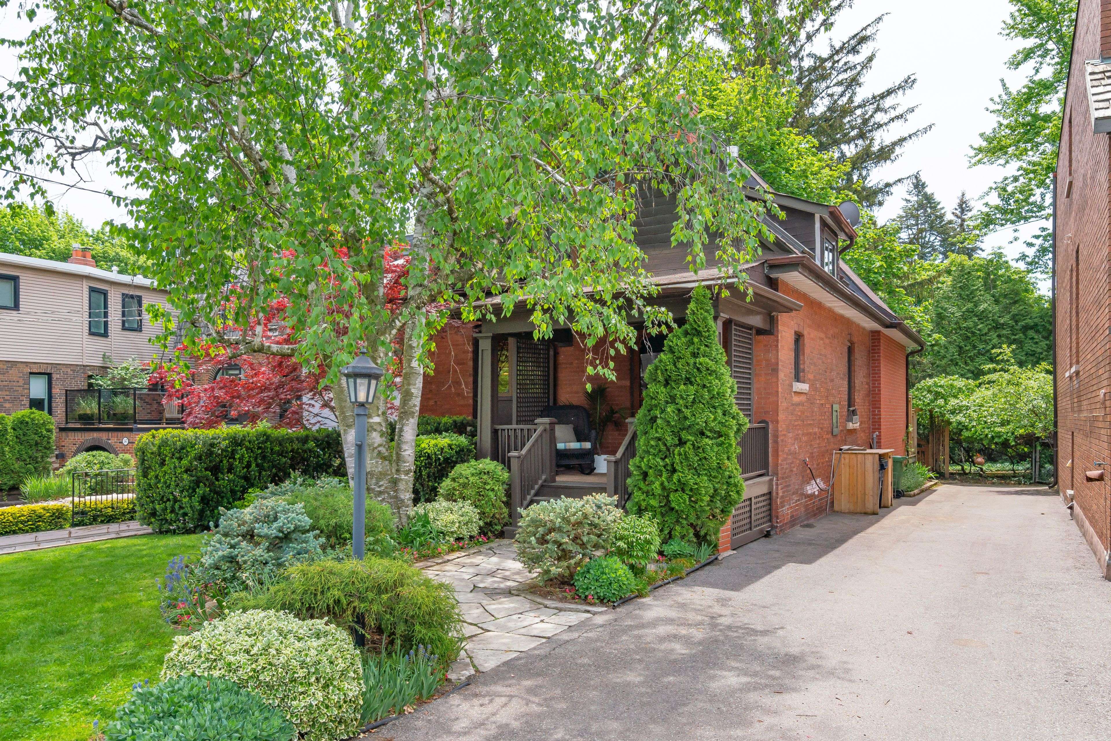 Toronto C10, ON M4P 2A4,341 Keewatin AVE