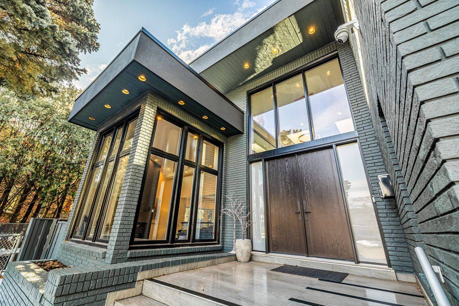 Toronto C15, ON M2K 2V2,97 Clarinda DR